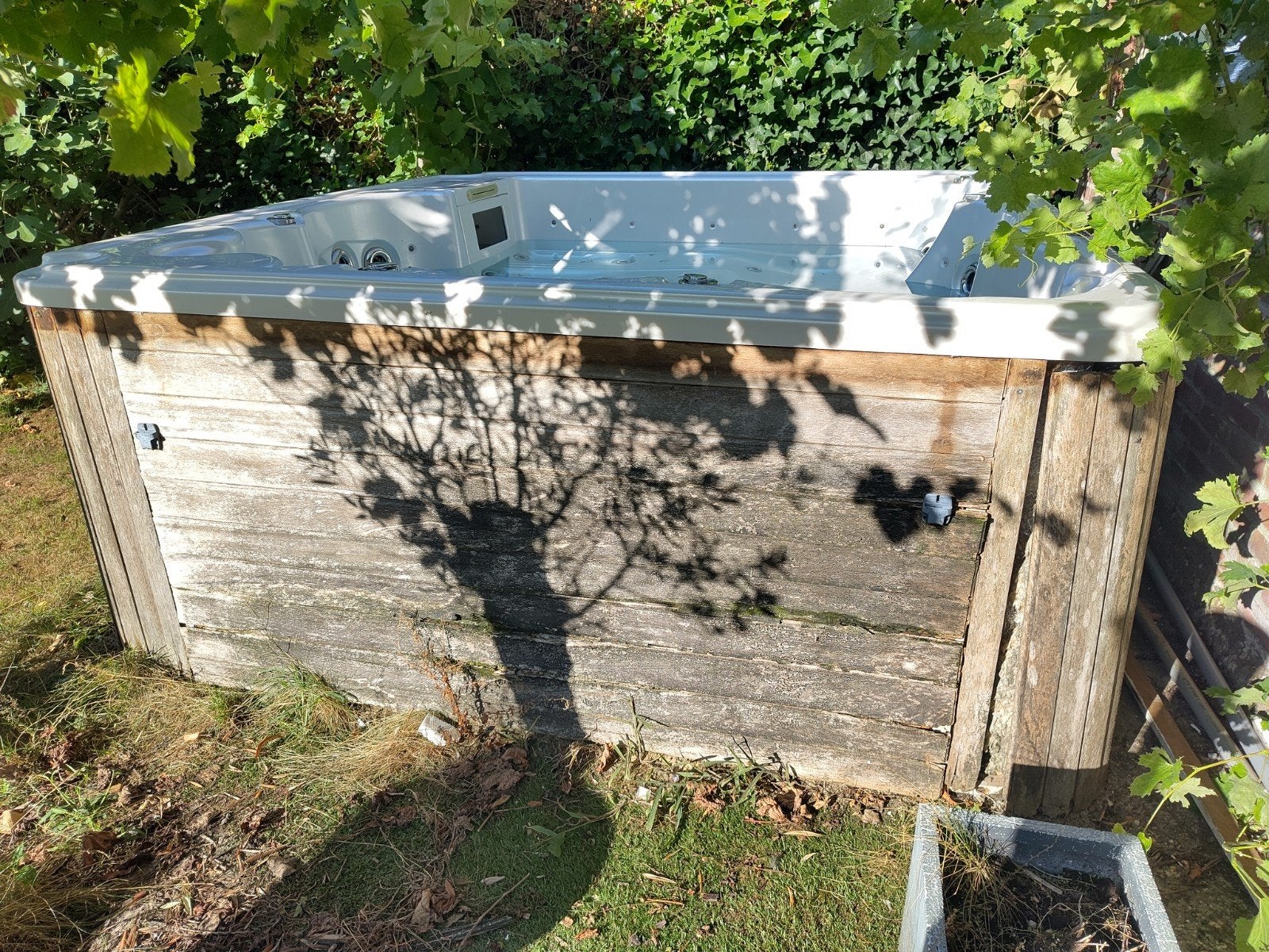 klusproject Jacuzzi met krachtige pomp en afdek coverl, Ophalen, Gebruikt, Afdekzeil, Vast