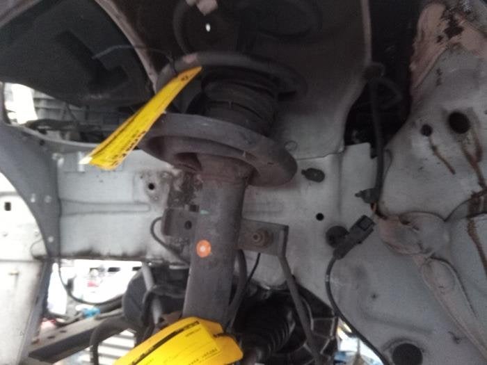 Schokdemperpoot links-voor van een Renault Clio, Gebruikt, -, Renault, -