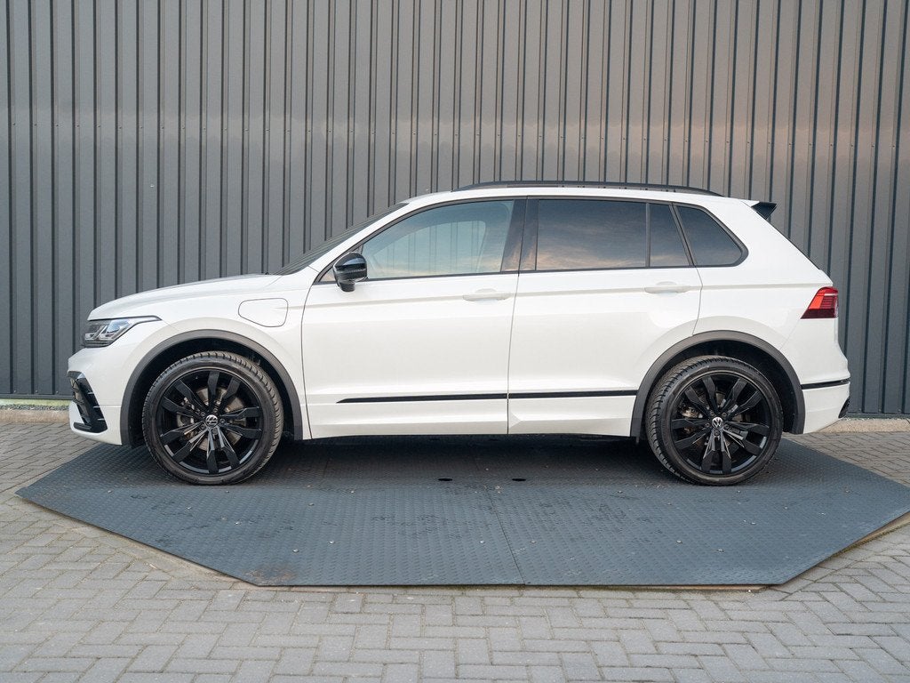 Volkswagen Tiguan 1.4 TSI eHybrid R-Line Business+ | 360 Cam, Auto's, Volkswagen, Euro 6, 4 cilinders, Leder en Stof, Grijs