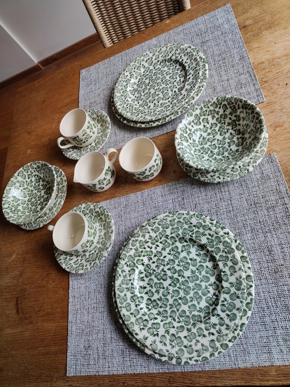 Ontbijtservies EIT Green apples, Ophalen