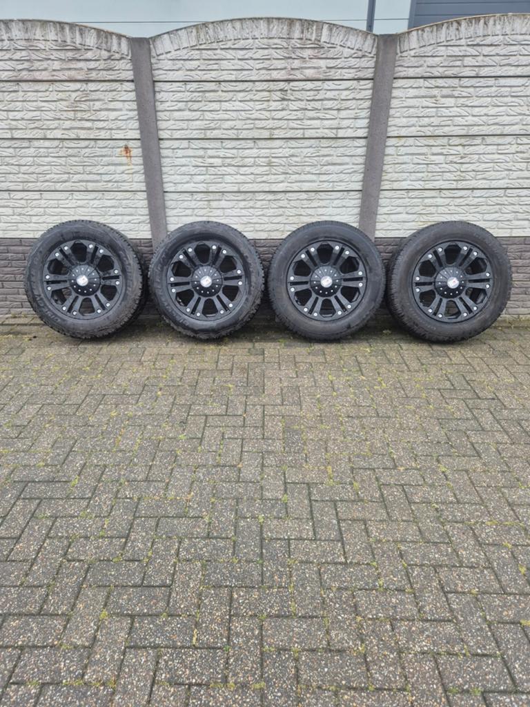 Dodge ram 1500 XD velgen met zganwe banden 20 inch, Ophalen, Gebruikt, 275 mm, All Season