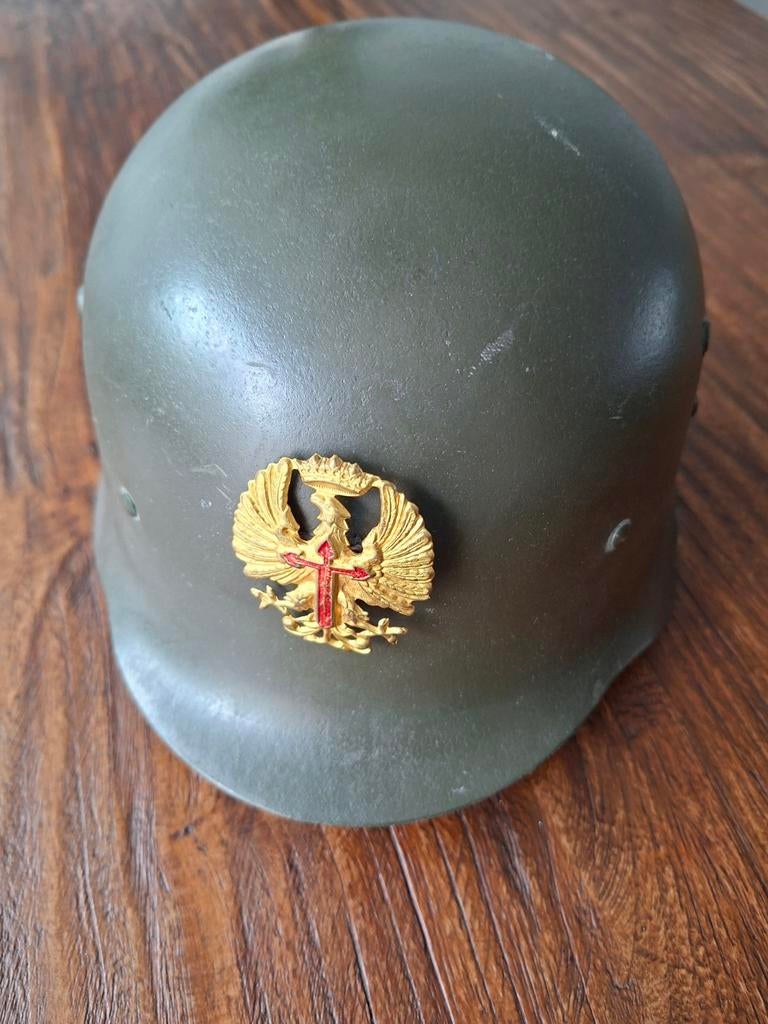 Oude Spaanse Franco Helm - Militaria Collectie, Verzamelen, Militaria | Algemeen, Ophalen of Verzenden, Landmacht, Overige gebieden