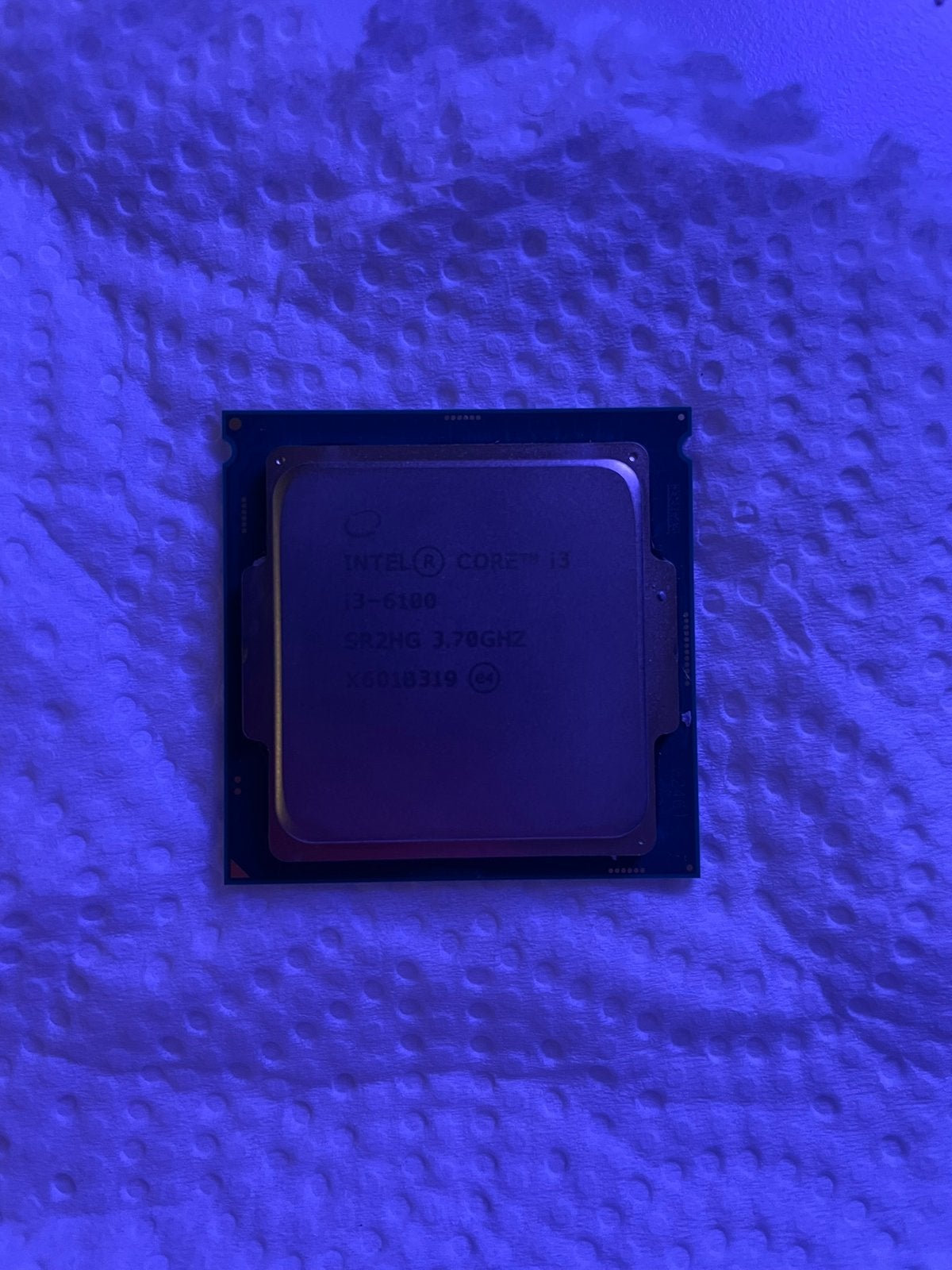 Intel CPU + Stock Cooler, Ophalen of Verzenden, Zo goed als nieuw, 2-core, 3 tot 4 Ghz