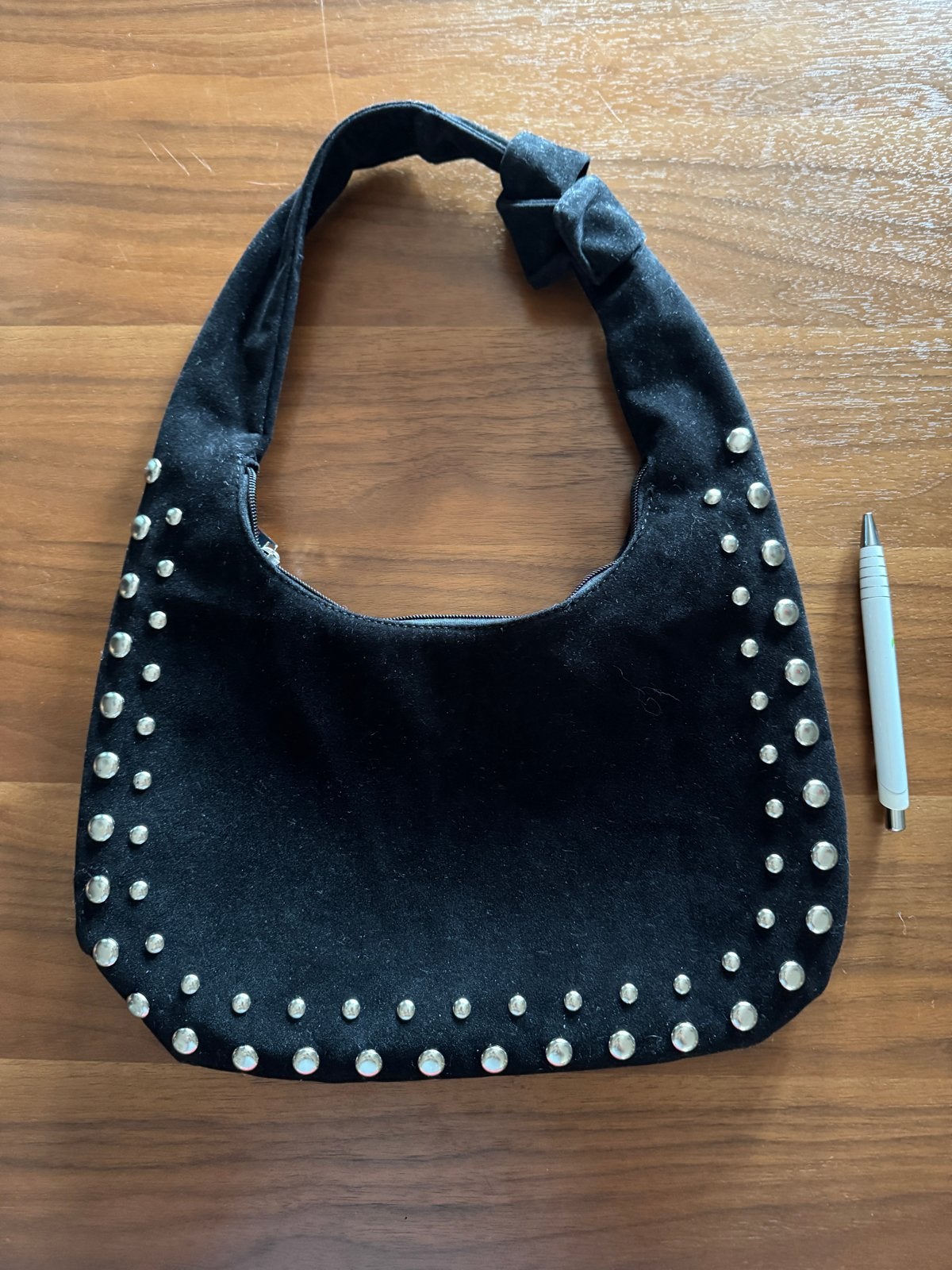 Zwart suède avondtasje met studs, Ophalen of Verzenden, Zo goed als nieuw, Zwart, Avondtasje