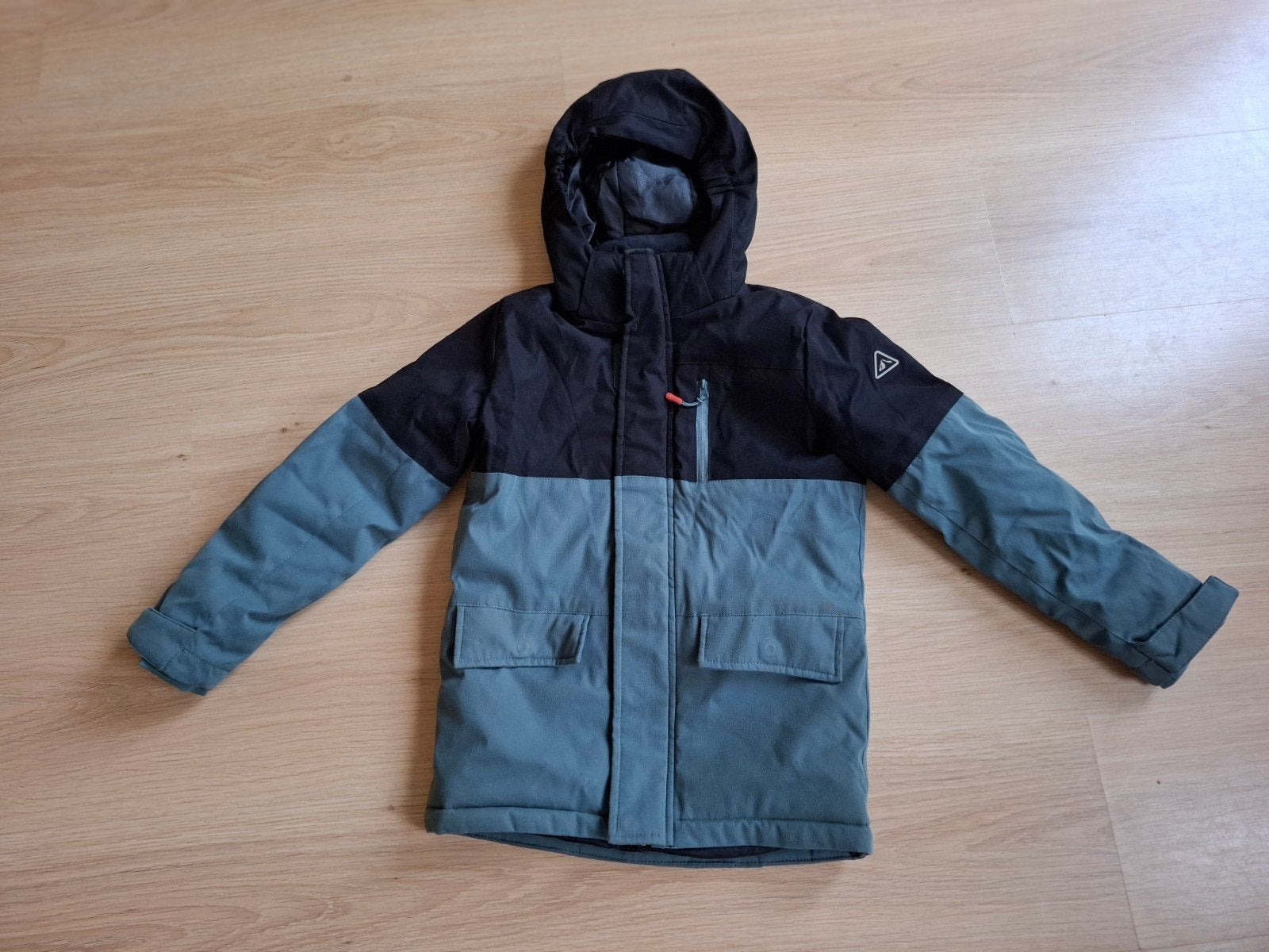 Kinderjas met capuchon - blauwgrijs/Zwart, Gebruikt, Mountainpeak, Ophalen of Verzenden, Jongen