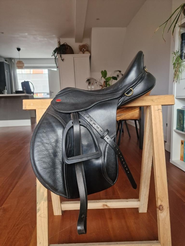 Kent & Masters veelzijdigheidzadel, 17.5 inch, Dieren en Toebehoren, Paarden en Pony's | Zadels, Ophalen, Zo goed als nieuw, Western