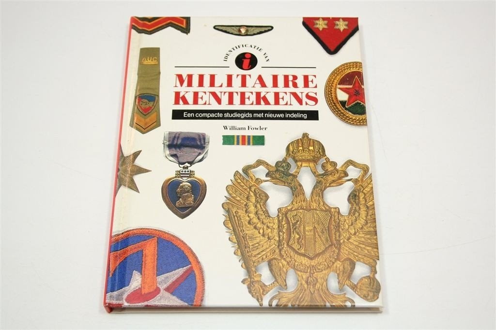 Militaire Kentekens — Studiegids Rang & Emblemen, Ophalen of Verzenden, Tweede Wereldoorlog, Gelezen, Overige onderwerpen