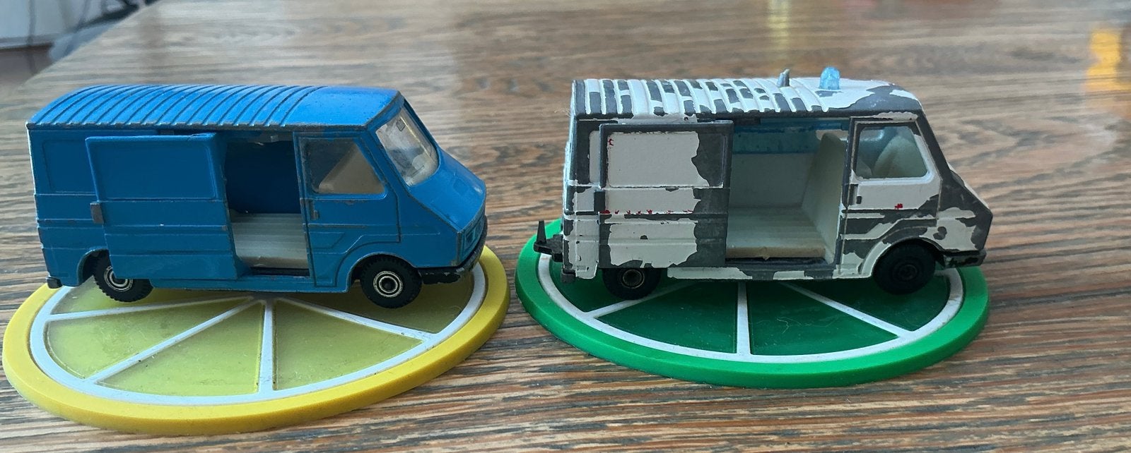 OUDE EFSI BUSSEN WIT 2,50  EN BLAUW 5 EURO FIAT 242 BUS, Hobby en Vrije tijd, Modelauto's | Overige schalen, Ophalen of Verzenden