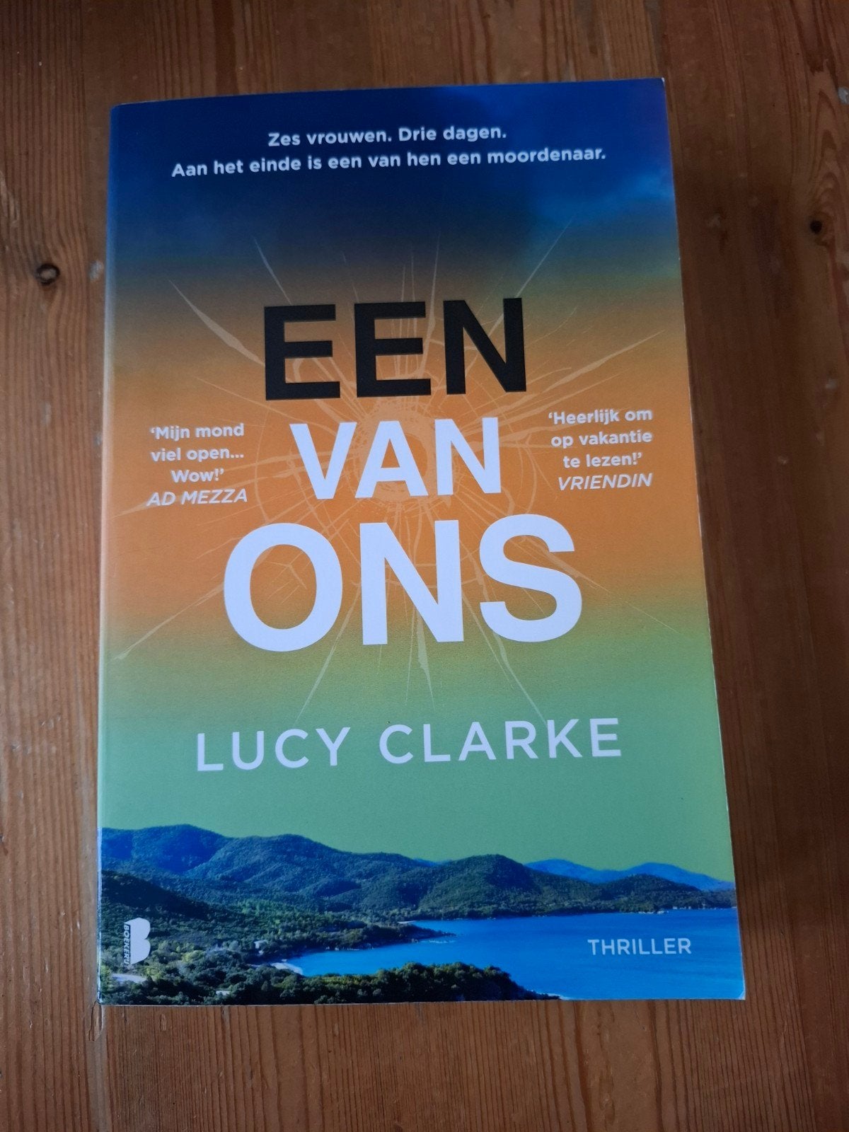 Een van ons - Lucy Clarke, Ophalen of Verzenden, Zo goed als nieuw, Lucy Clarke, Wereld overig