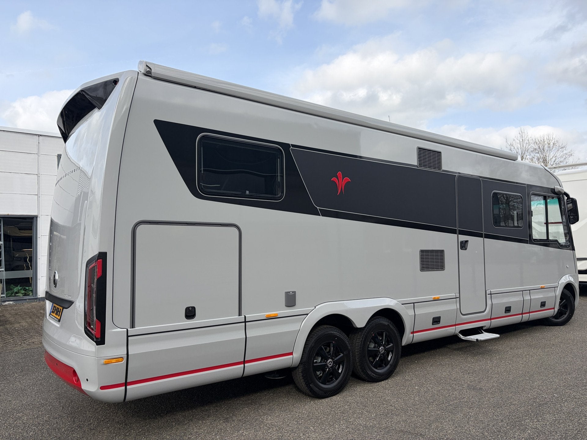 NIESMANN BISCHOFF ARTO 88E Mercedes Aut Luchtvering 5-Persoo, Caravans en Kamperen, Niesmann+Bischoff, Galliersweg 39
5349AT  OSS, NL