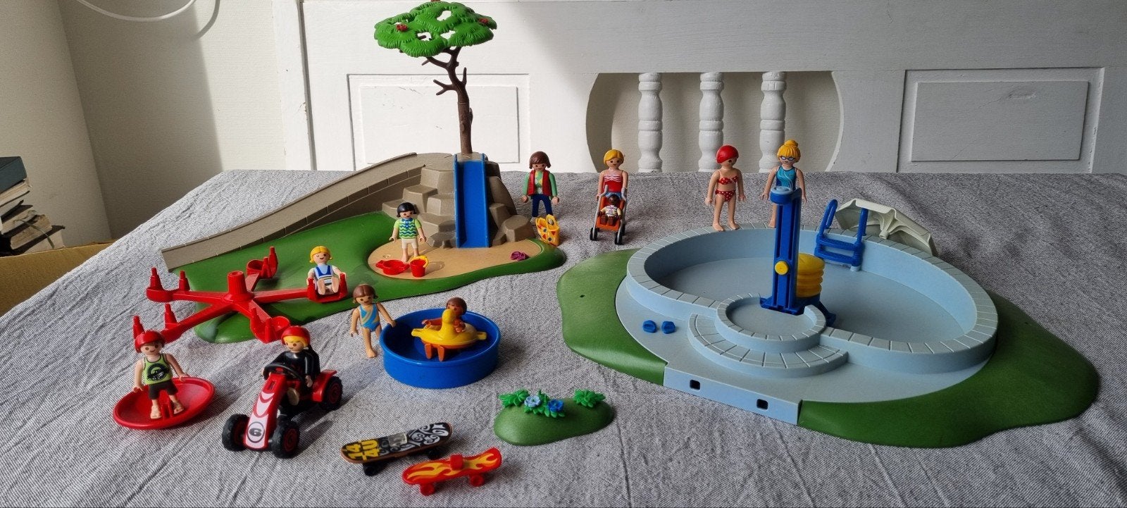 Playmobil speelset met zwembad, speeltuin en figuren, Ophalen of Verzenden, Gebruikt, Complete set, Figuren