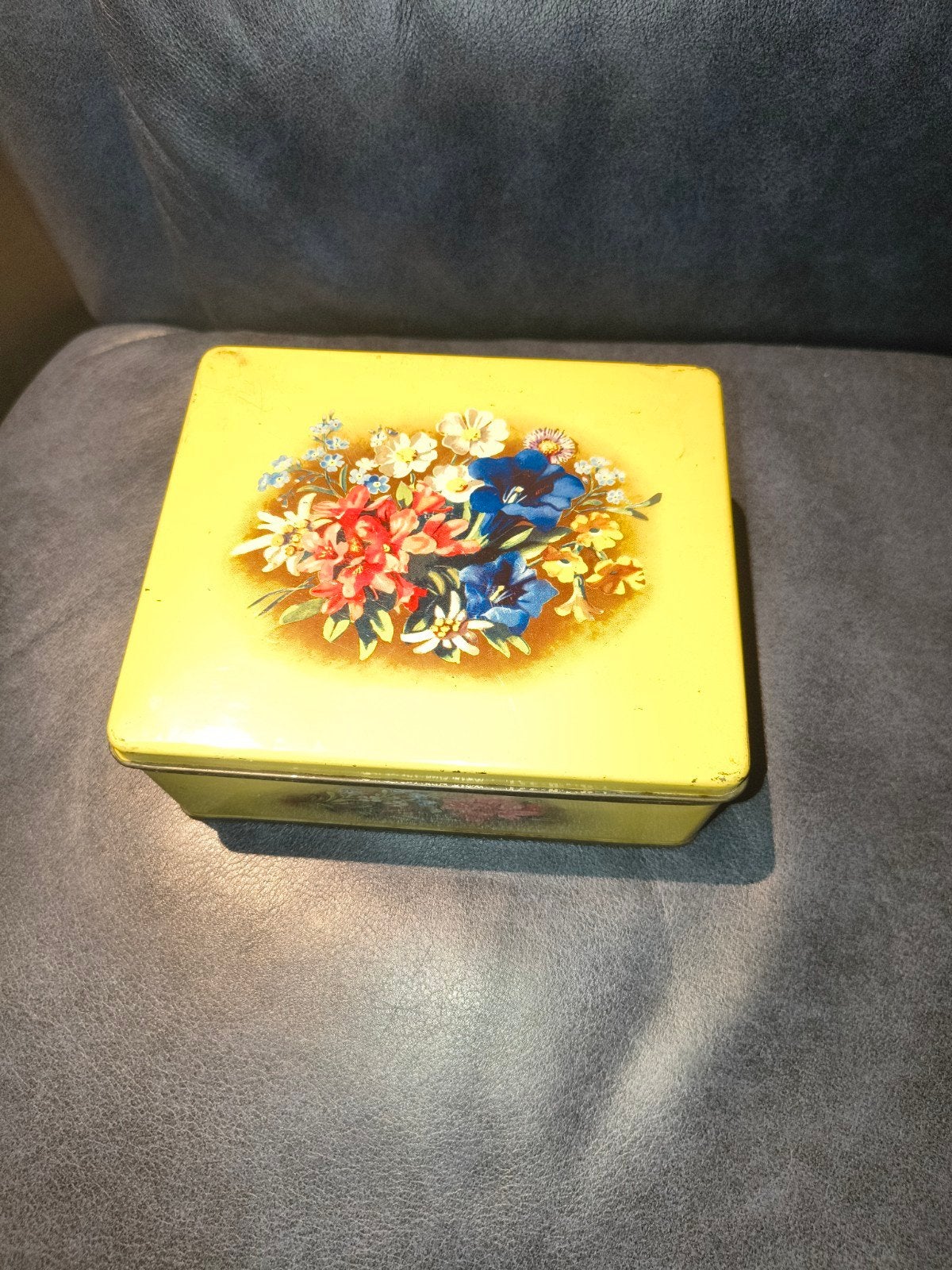 Vintage Verkade Koekblik - Geel met Bloemen, Verzamelen, Blikken, Ophalen of Verzenden, Gebruikt, Koek(jes), Verkade
