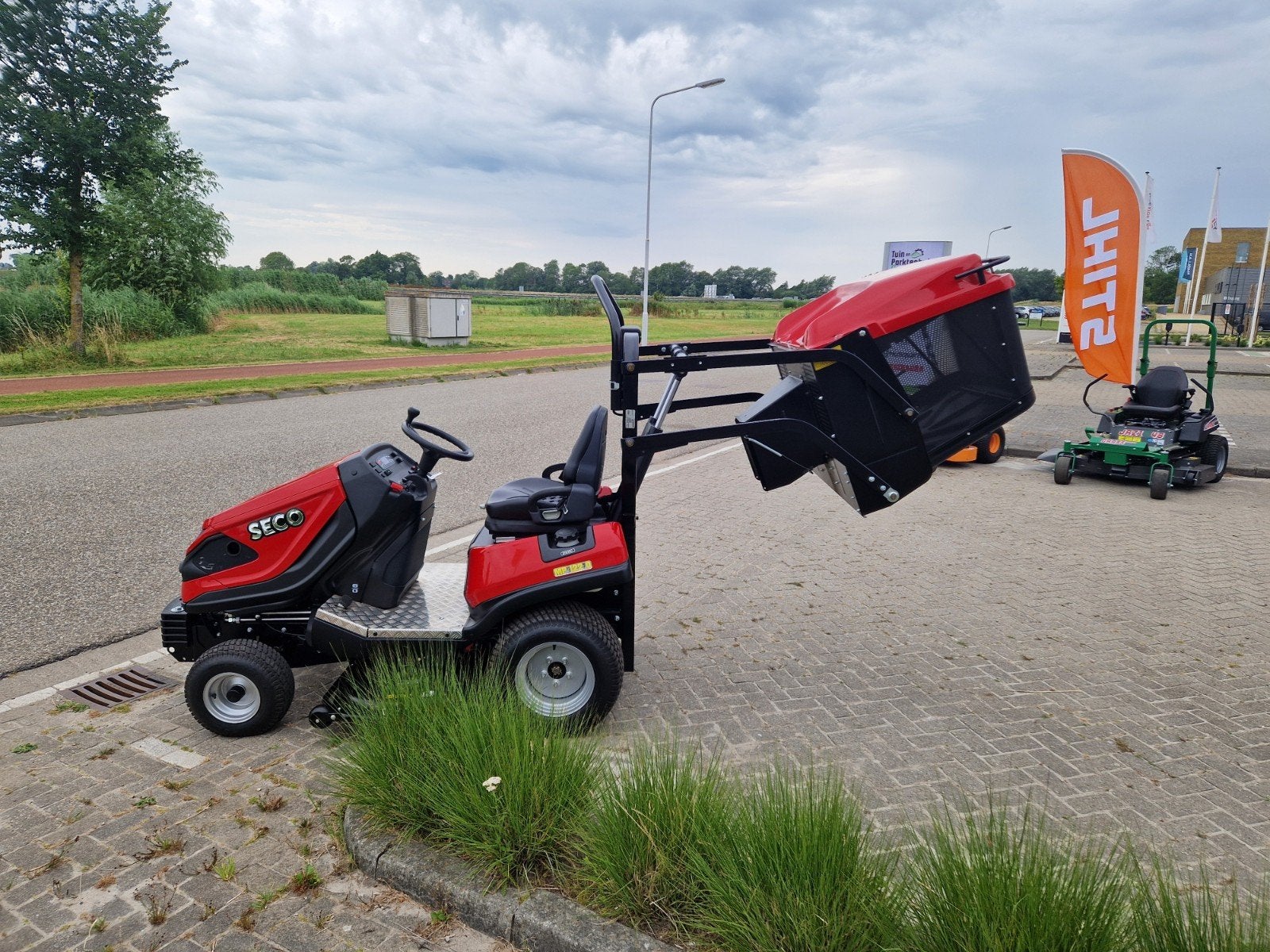 Tekoop: Seco MP122 dieselmaaitrekker met hoogkiep., Cirkelmaaier, Nieuw, Ophalen of Verzenden, Opvangbak