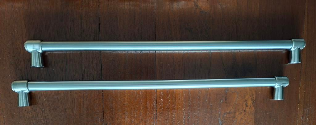 IKEA VARNHEM Handgrepen 410 mm (8 stuks) met schroeven, Doe-het-zelf en Verbouw, IJzerwaren en Bevestigingsmiddelen, 250 mm of meer