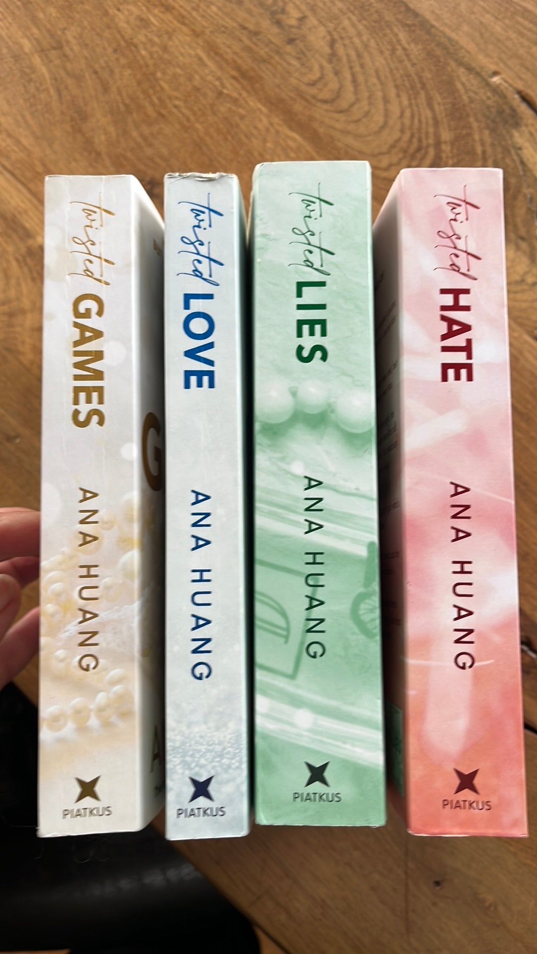 Anna Huang Twisted serie compleet engelstalig, Ophalen of Verzenden, Zo goed als nieuw