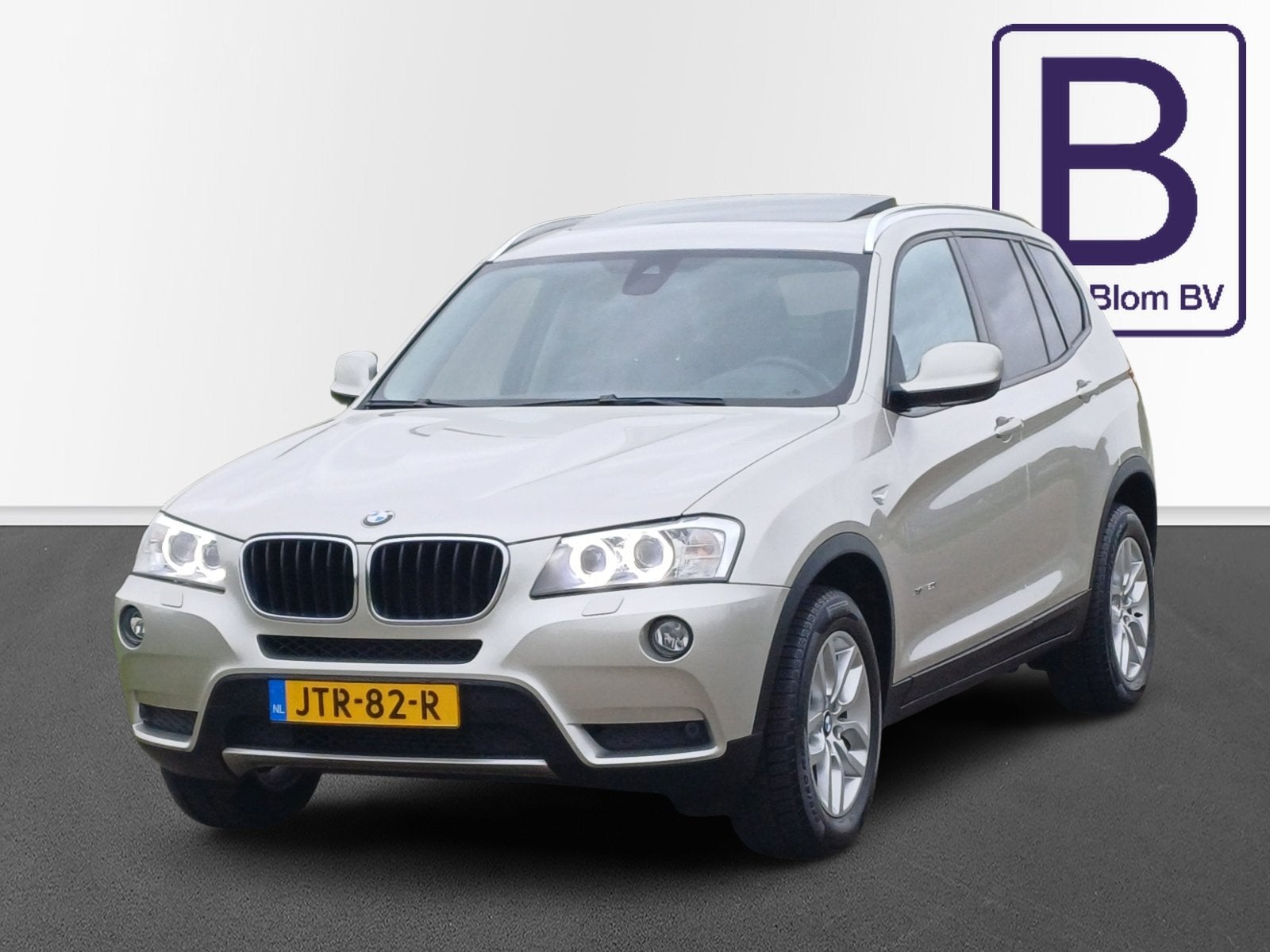 BMW X3 xDrive20i High Executive / Pano /Trekh / Navi / Stoel, Xenon verlichting, Gebruikt, 4 cilinders, Leder en Stof