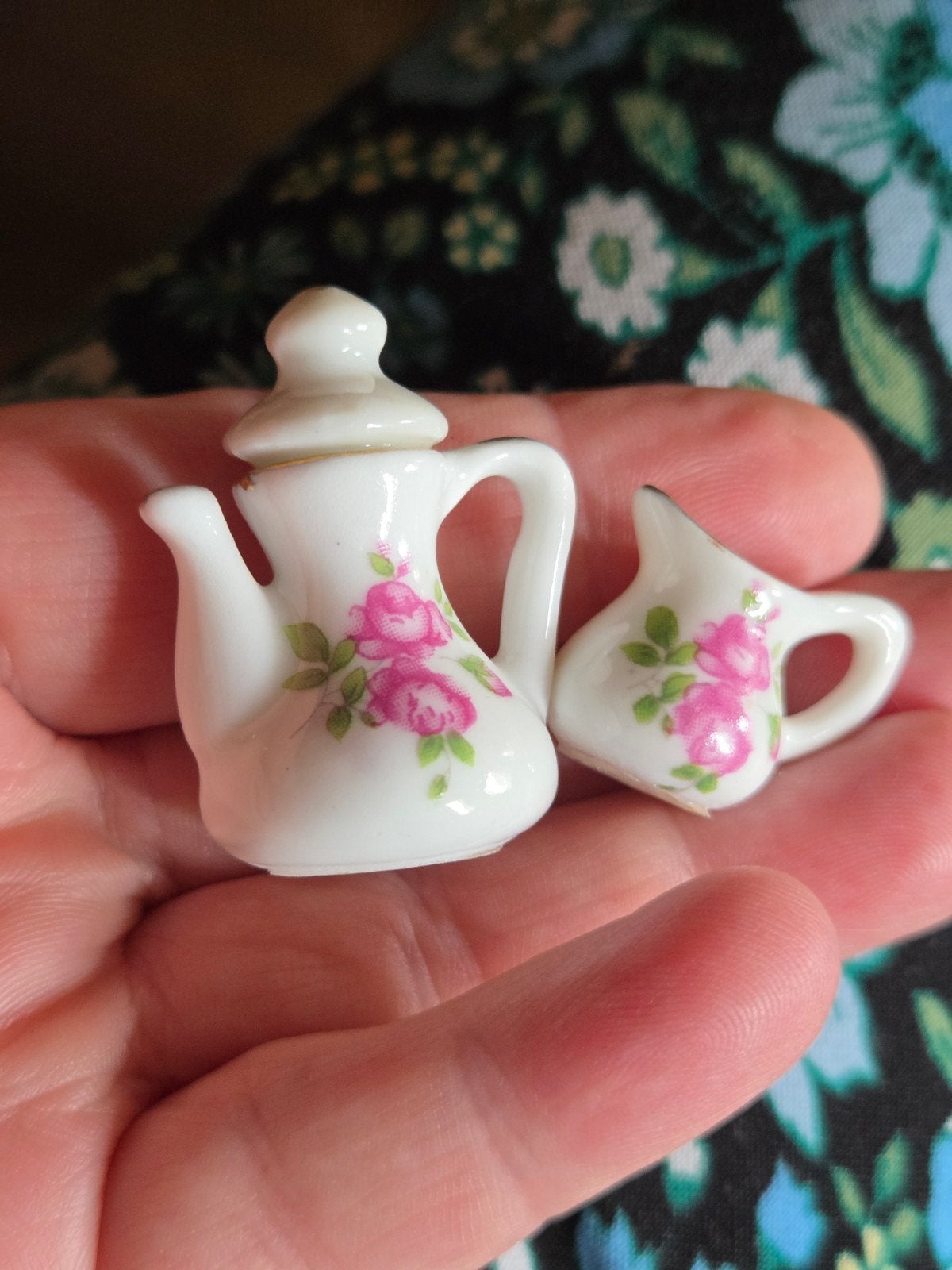 Miniatuur theepot en melkkannetje met rozen, Verzamelen, Ophalen of Verzenden, Zo goed als nieuw, Porselein, Overige typen