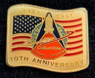 Columbia 1981-1991 pin, Verzamelen, Verzenden, Nieuw, Transport, Speldje of Pin