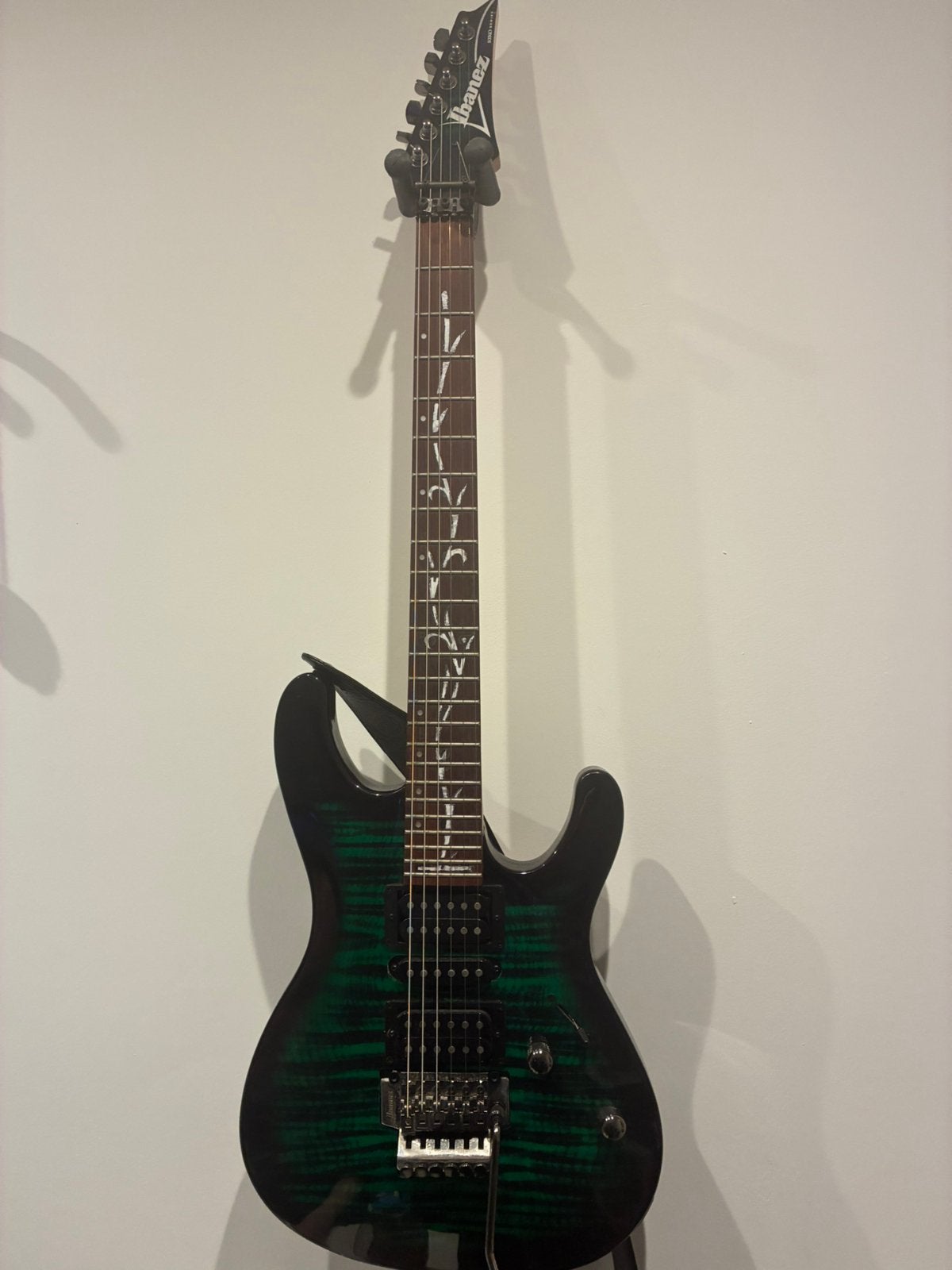 Ibanez KIKOSP3 | superstrat | Floating bridge, Muziek en Instrumenten, Ophalen, Solid body, Ibanez