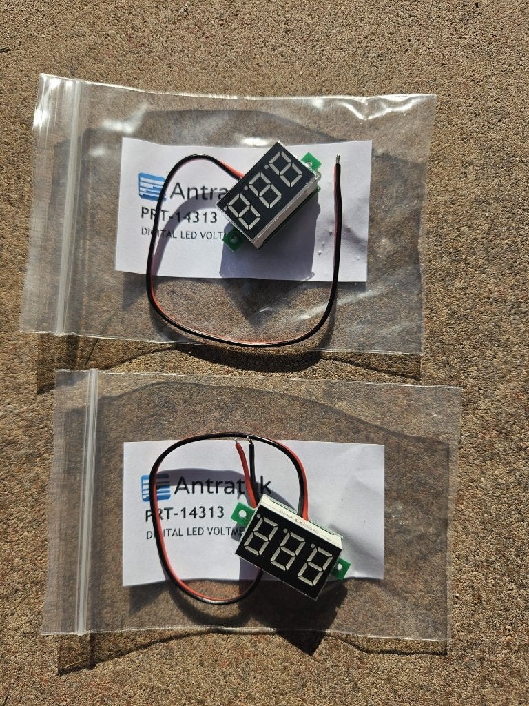 2x Antratek PRT-14313 digitale LED voltmeter, Auto-onderdelen, Ophalen of Verzenden, Nieuw
