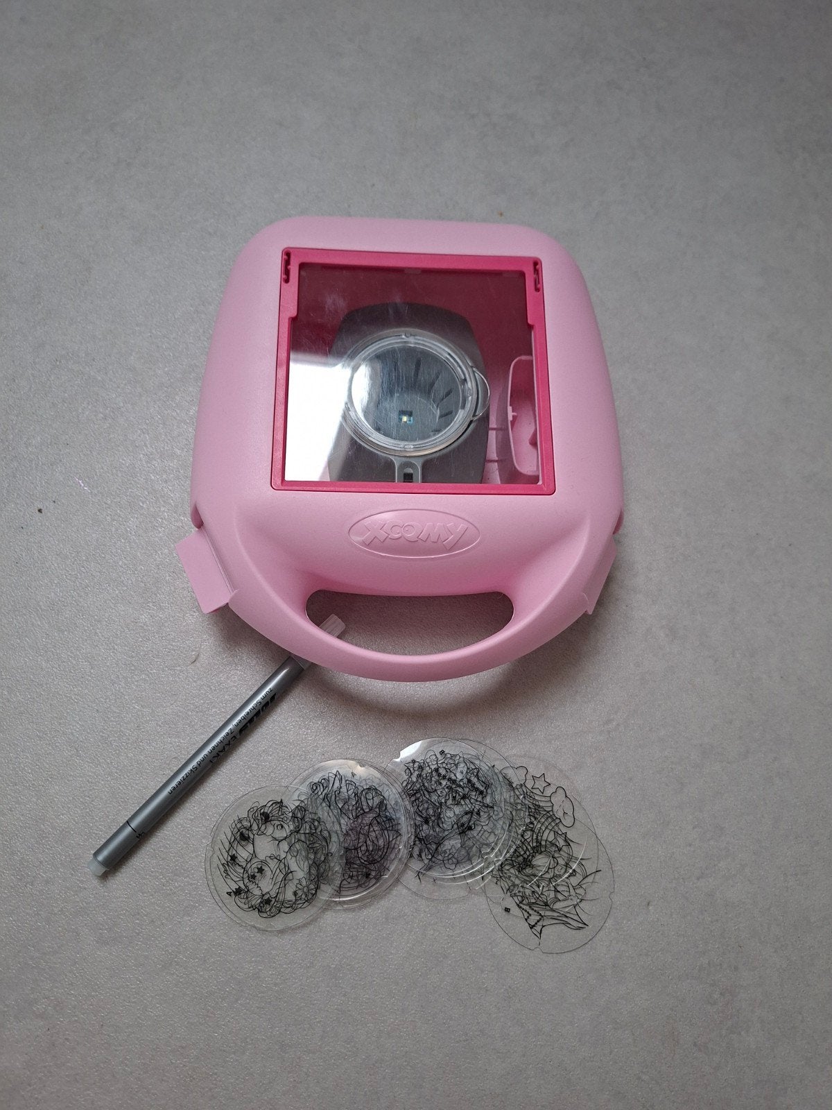 Xoomy Tekenprojector - Roze Knutselmachine in eenhoornthema, Hobby en Vrije tijd, Gebruikt, Dieren, Kunststof, Machine