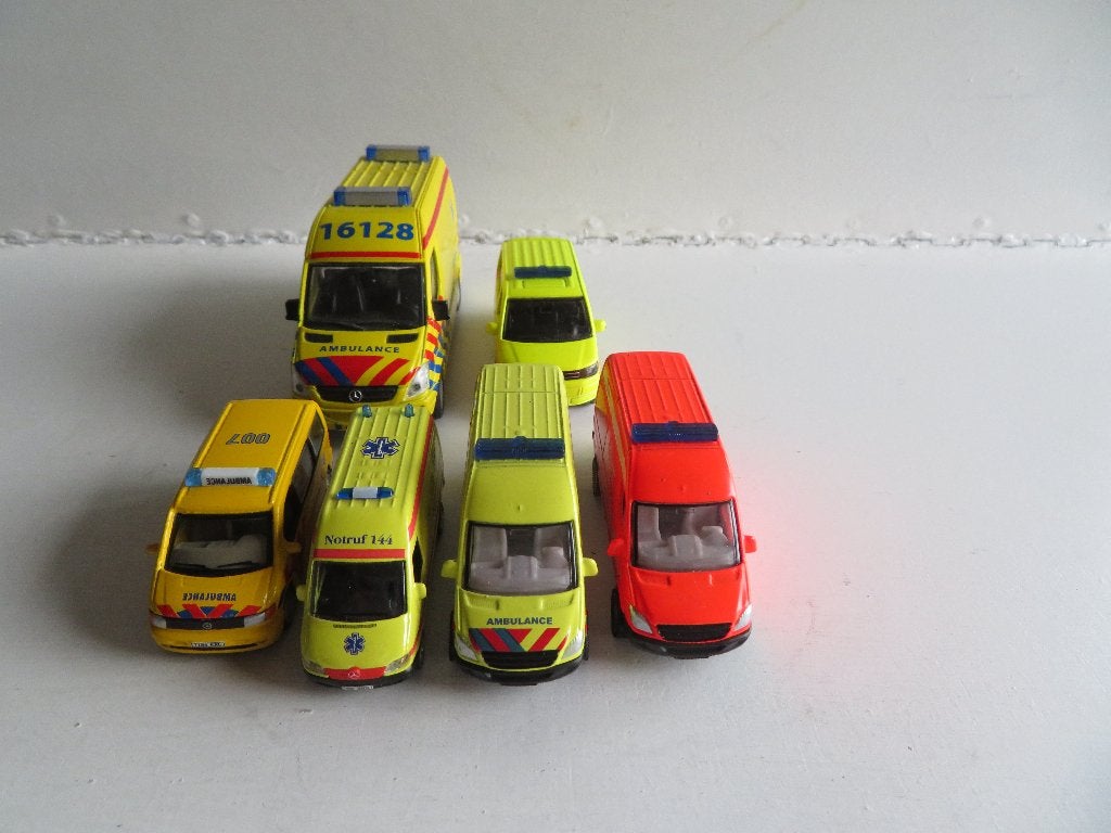 6x Ambulance Rettugsdienst Siku Burago Schuco Notruf, Ophalen of Verzenden, Auto