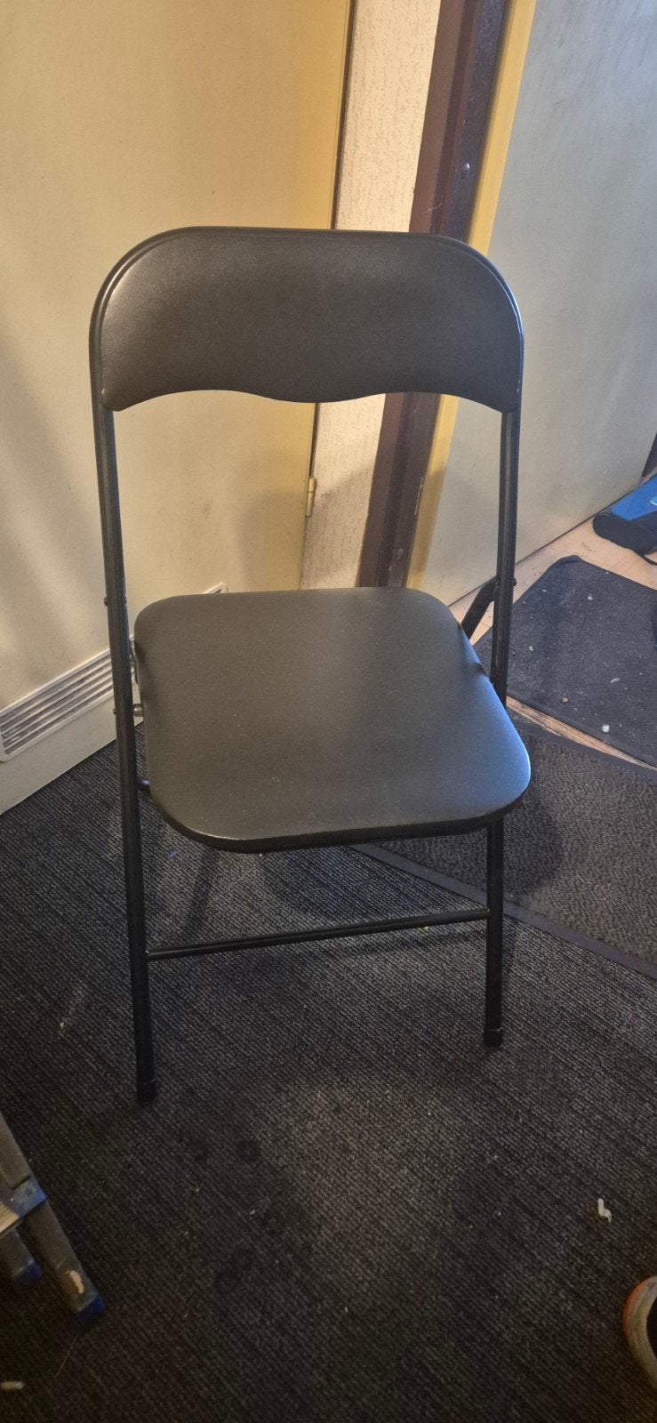 4 klapstoeltjes zwart skai bekleding 4 stuks in 1 koop

hand, Ophalen, Zwart, Vier