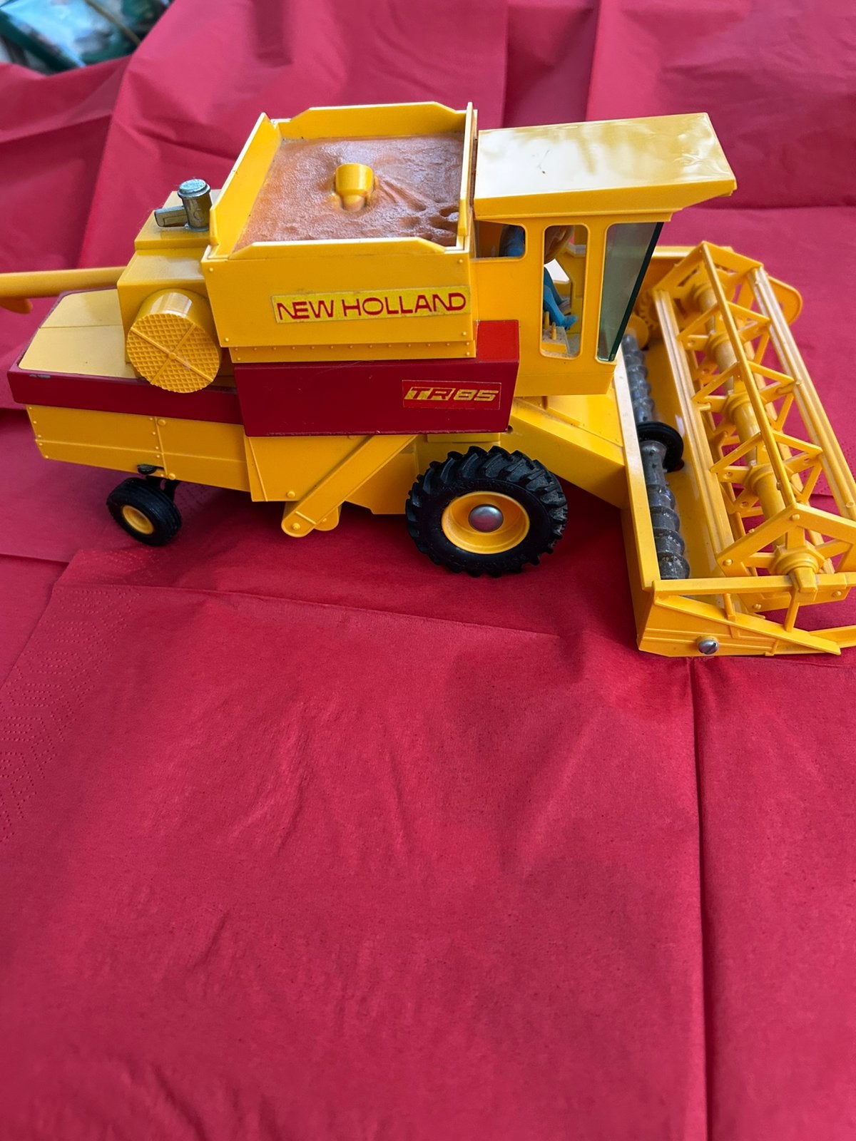 Britains: New Holland tr85 combine harvester, Kinderen en Baby's, Speelgoed | Speelgoedvoertuigen, Ophalen of Verzenden, Zo goed als nieuw