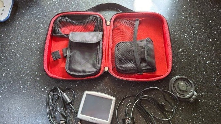 TomTom ONE Canada 310 Navigatiesysteem met accessoires, Auto diversen, Ophalen of Verzenden, Gebruikt