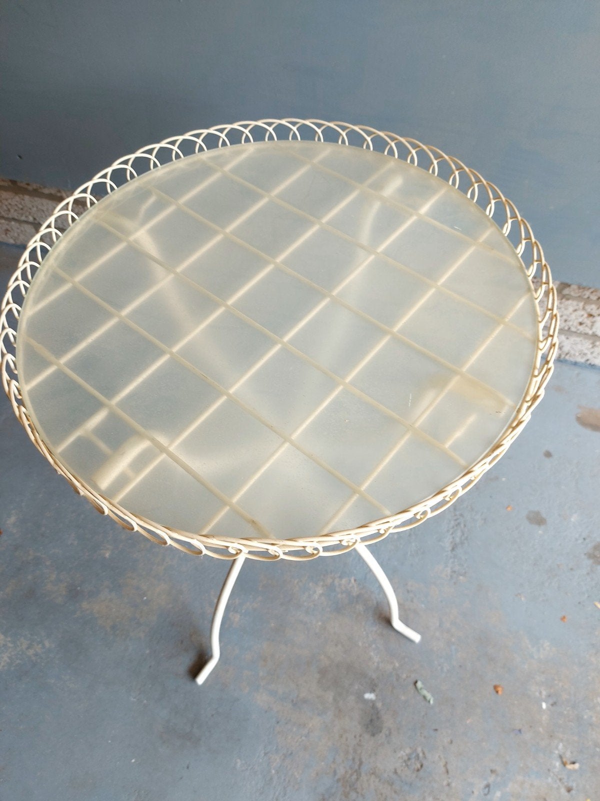 tekoop leuke bijzettafel 66cm hoog, diameter 42 cm, Ophalen, Rond, Minder dan 55 cm