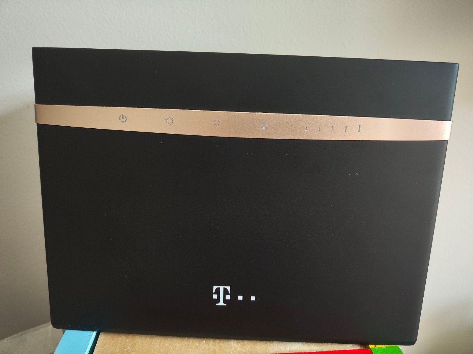 T-Mobile b525s  - Zo goed als nieuw, Ophalen of Verzenden, Zo goed als nieuw, Router met modem, T-Mobile