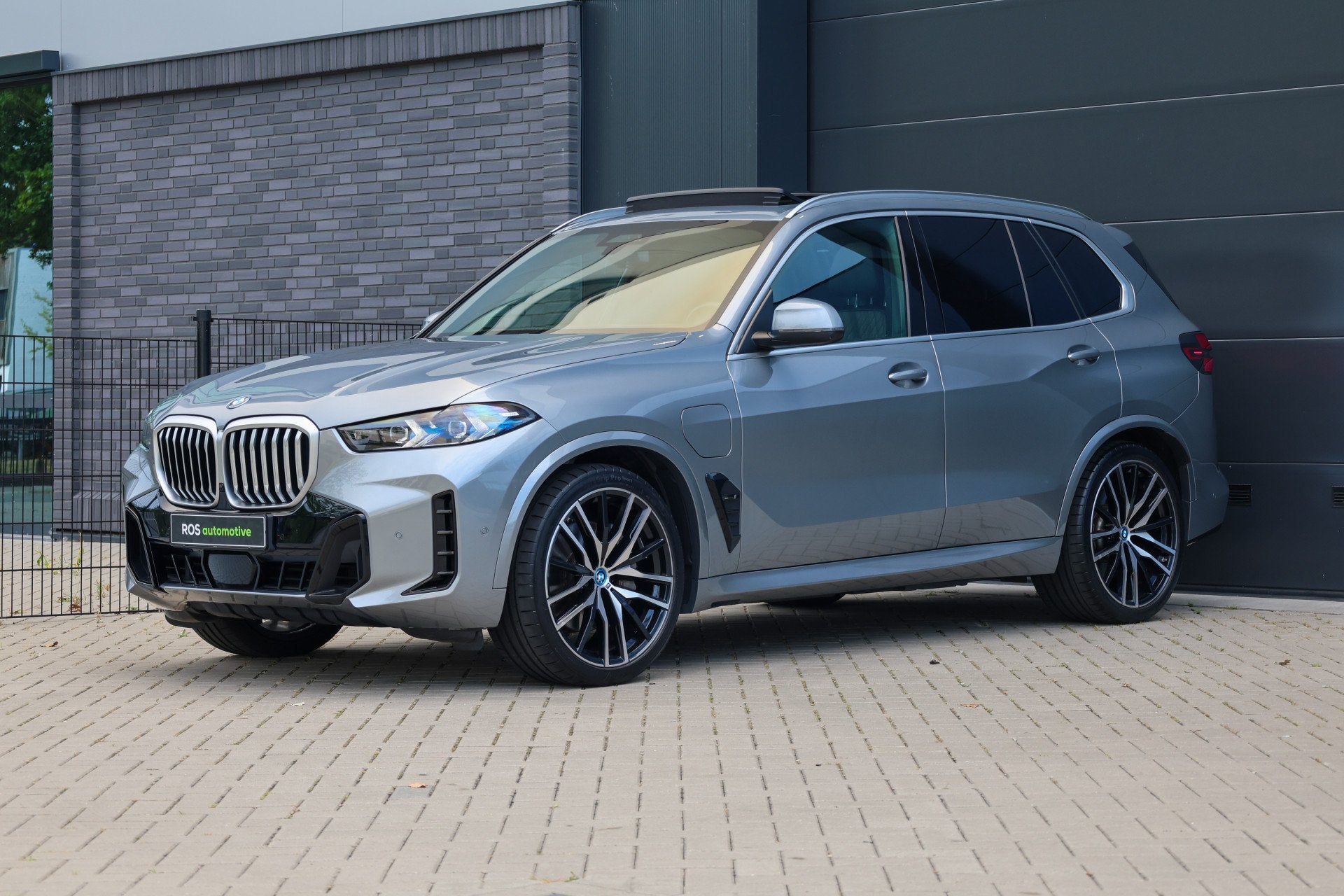 Foto 63 van BMW X5 xDrive50e | BTW | SKYLOUNGE | 22 INCH | COMFORTSTOELE