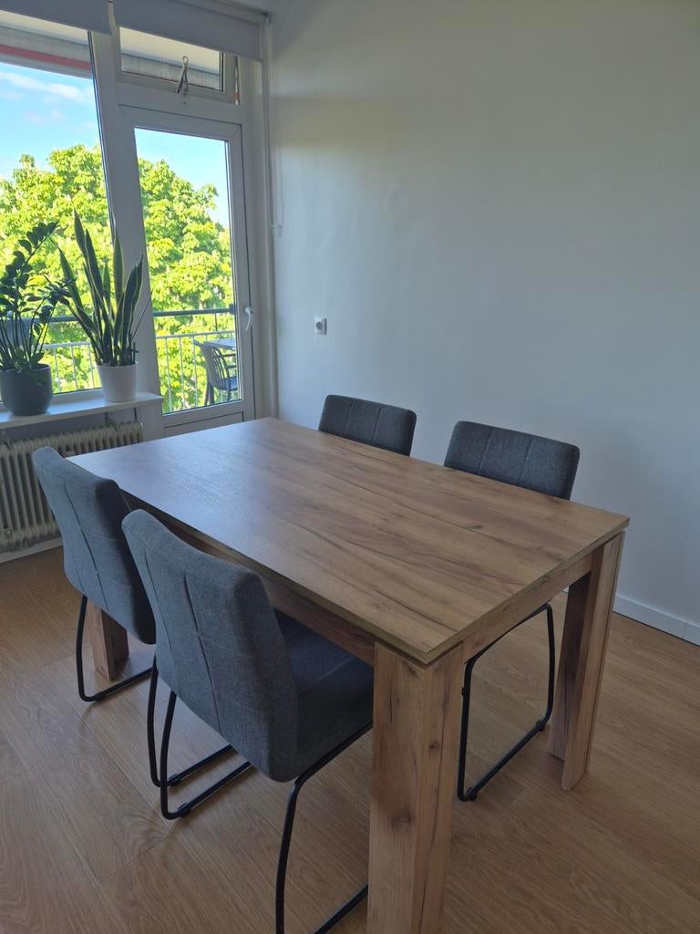 Eettafel met 4 stoelen (Jysk), Ophalen, Zo goed als nieuw