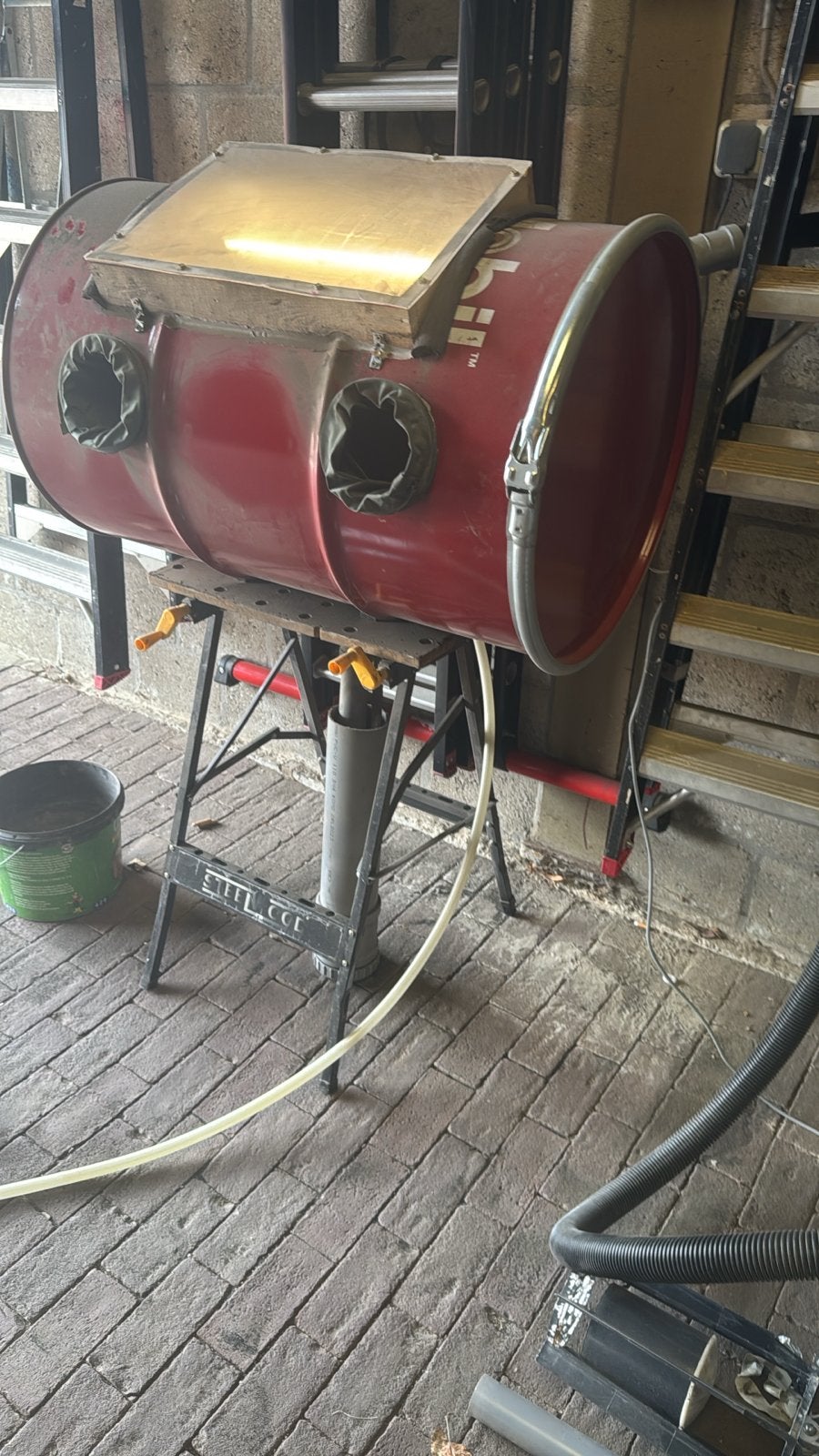 Straalcabine straalkast 220L met straalpistool en licht, Ophalen