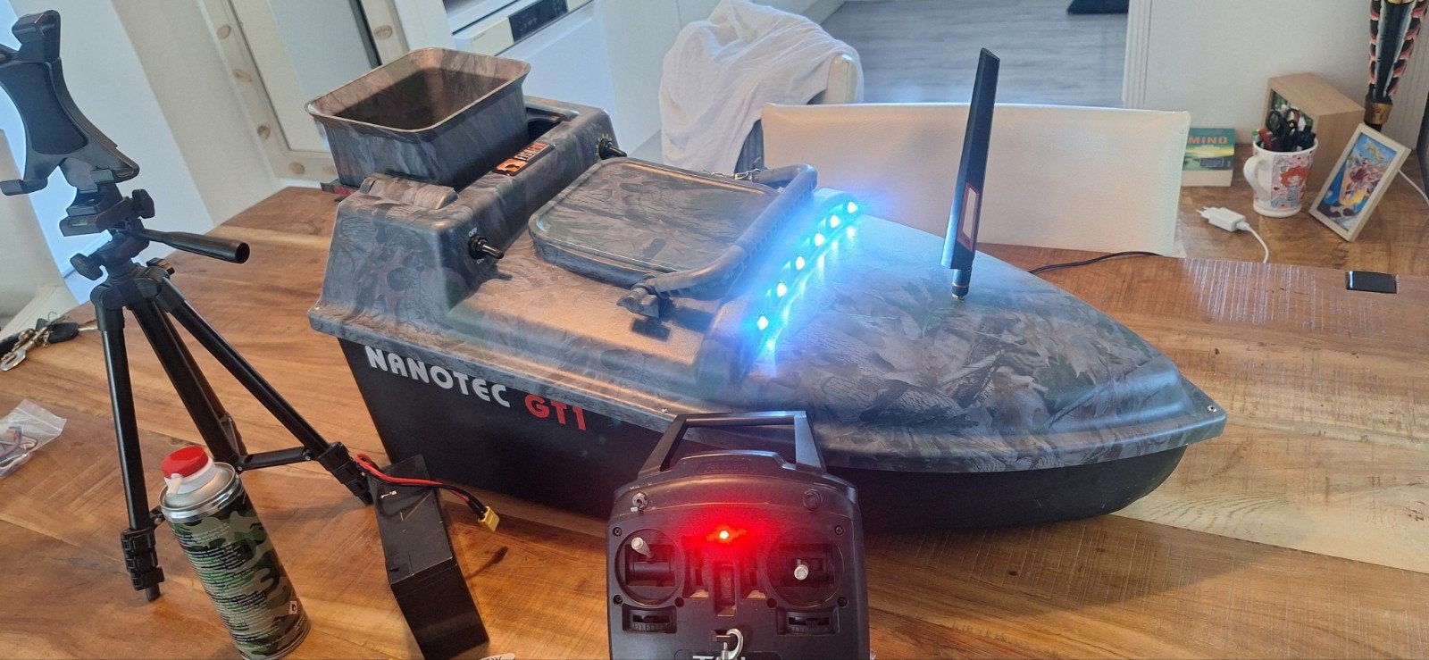 Voerboot Nanotec gt1 met fishfinder/dieptemeter, Ophalen, Gebruikt, Overige typen