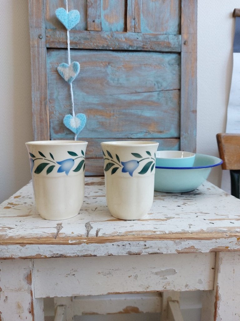 2 Oude bekers met blauwe bloem - Annaburg, Antiek en Kunst, Ophalen of Verzenden