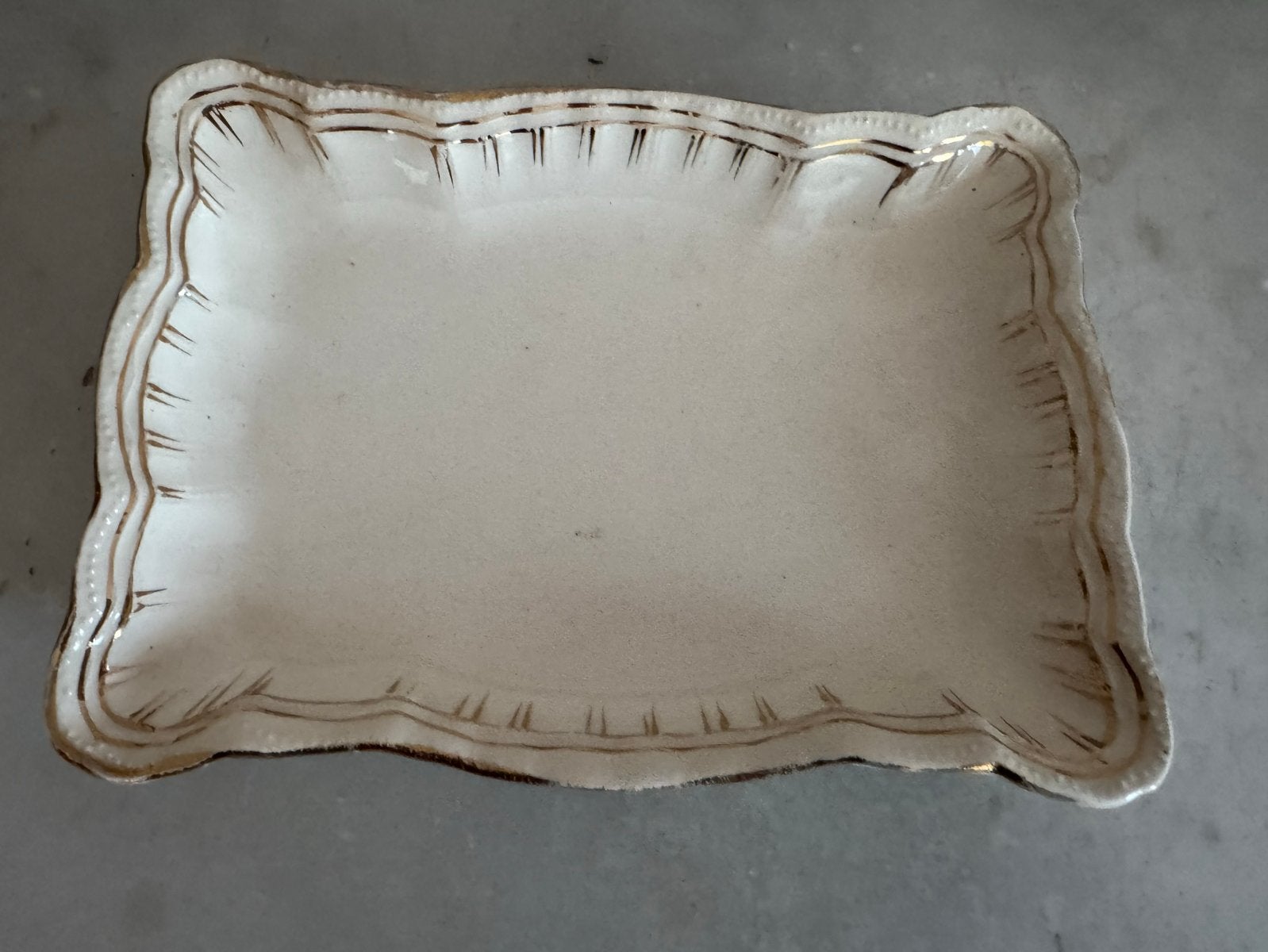 Antieke porseleinen schaal met “gouden” rand  Royal Doulton, Ophalen of Verzenden