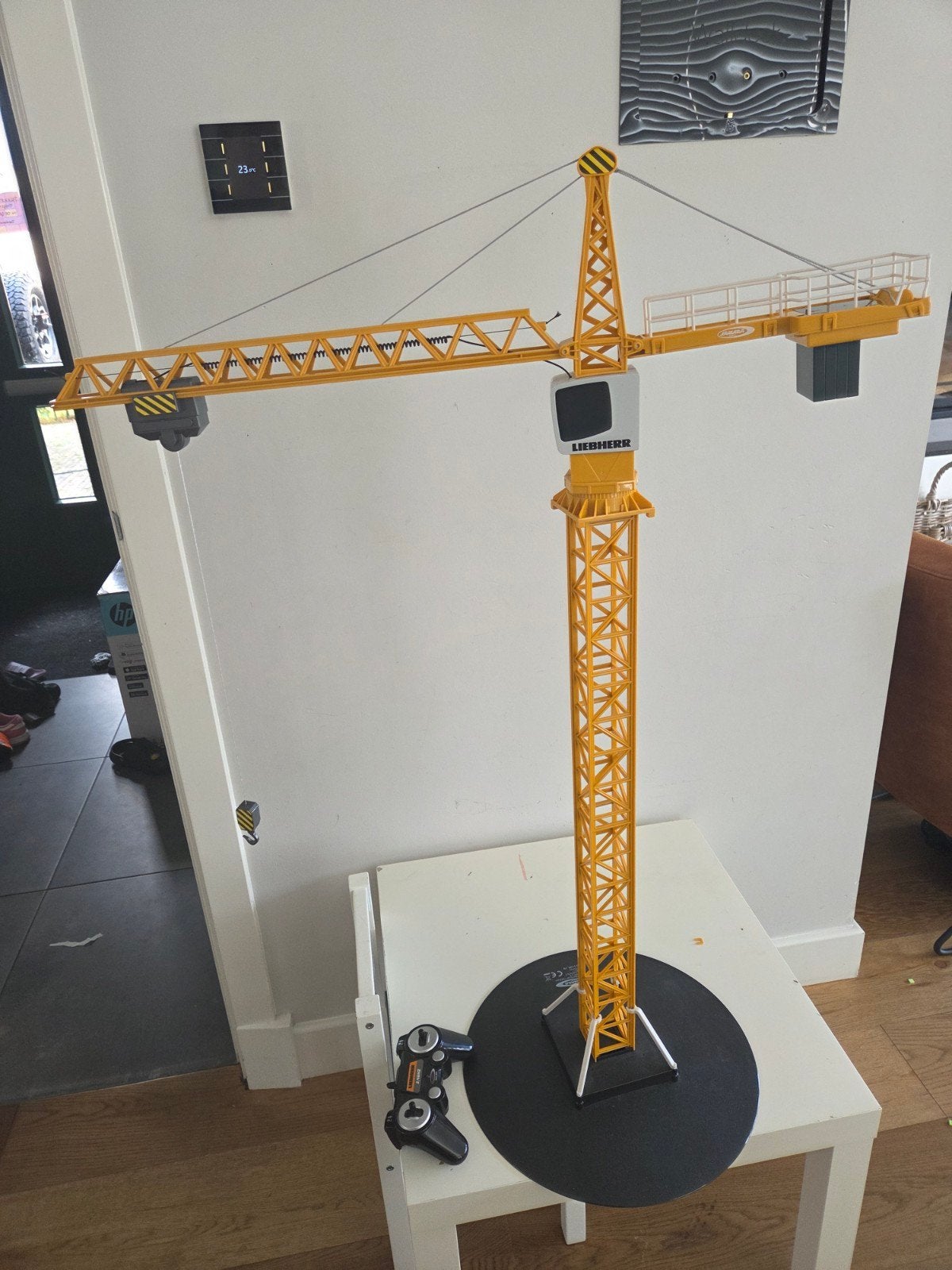 Liebherr torenkraan 1:20 van Jamara, Ophalen, Zo goed als nieuw