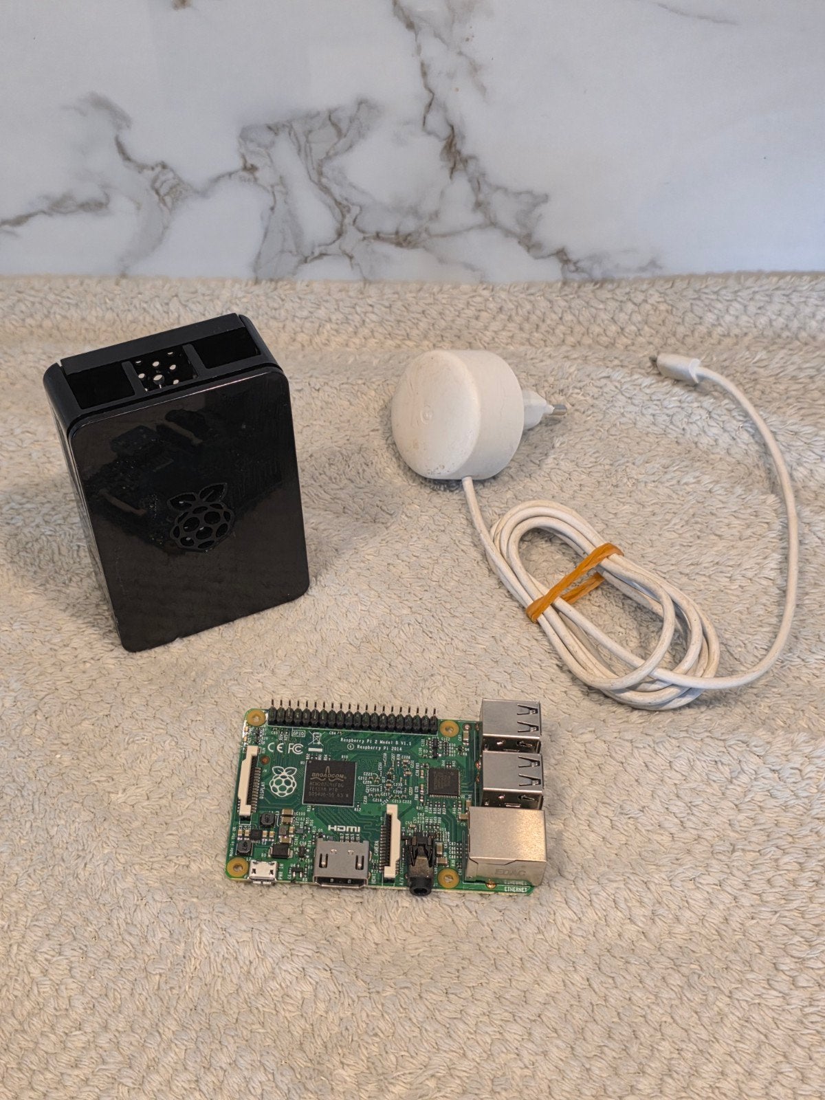 Raspberry Pi 2 Model B v1.1 met case en lader, Ophalen of Verzenden