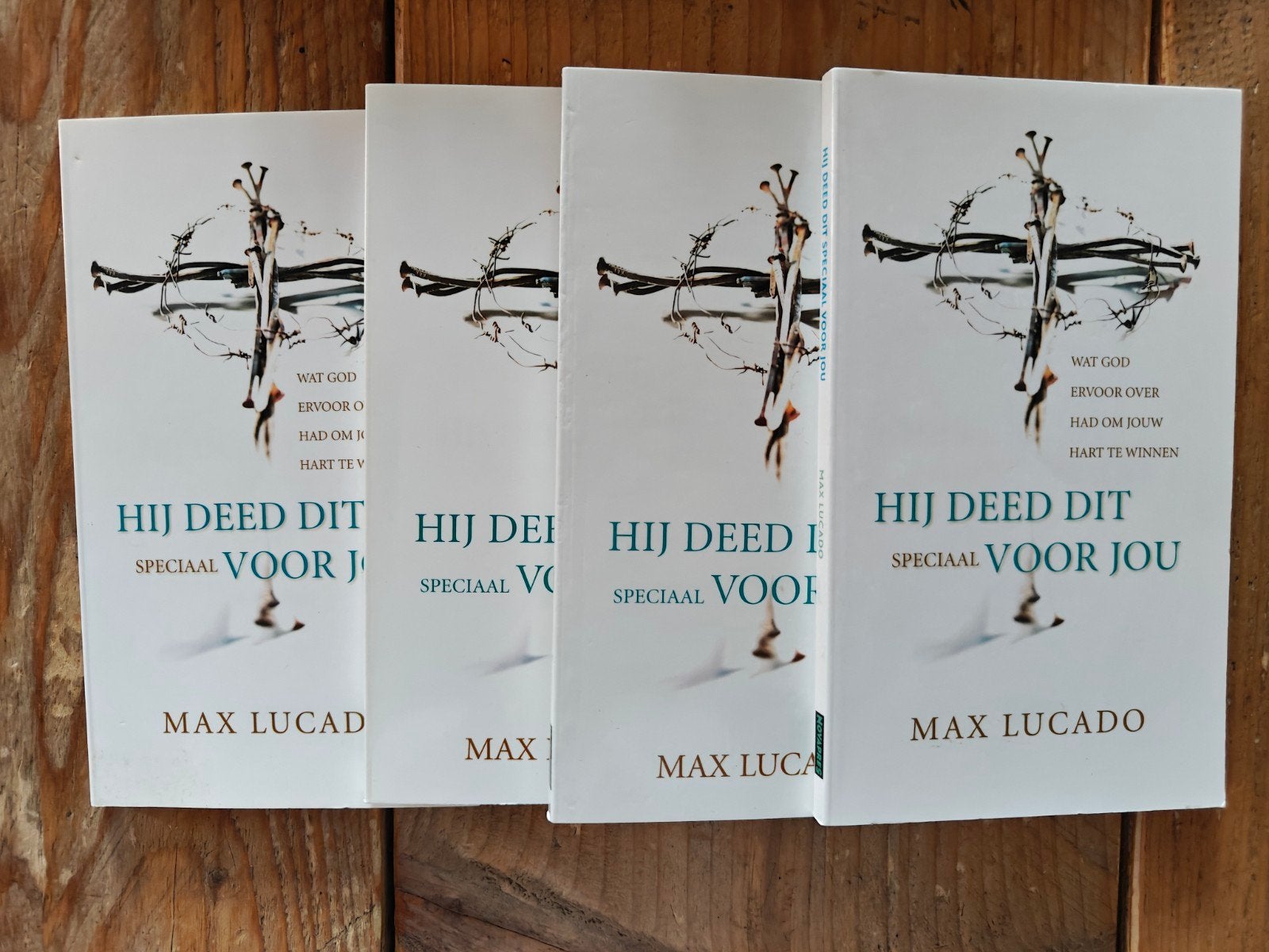 4 X Hij deed dit voor jou., Ophalen of Verzenden, Zo goed als nieuw