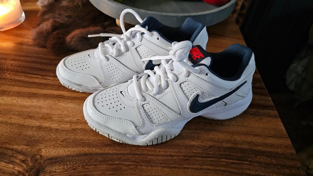Nieuwe Nike sportschoenen maat 35,5, Sportschoenen, Nieuw, Ophalen of Verzenden, Nike