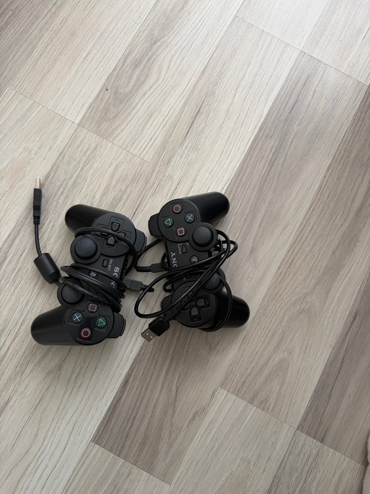 Ps 3 controllers, 2 spelers, Ophalen of Verzenden, Zo goed als nieuw, Vanaf 3 jaar