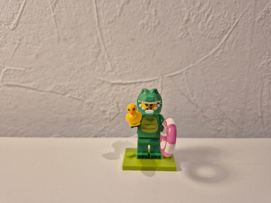 Lego Collectible Minifigure  Series 28 Crocodile Costume Fan, Lego, Ophalen of Verzenden, Zo goed als nieuw, Minifiguren serie