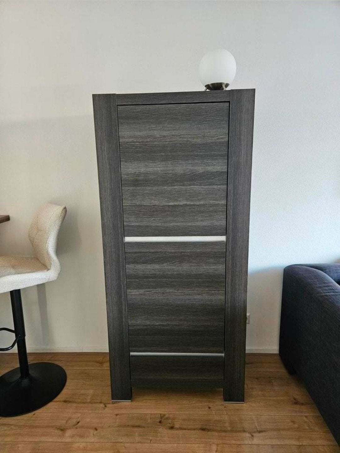 Moderne hoge kast met donkere houtnerf, Ophalen, Gebruikt