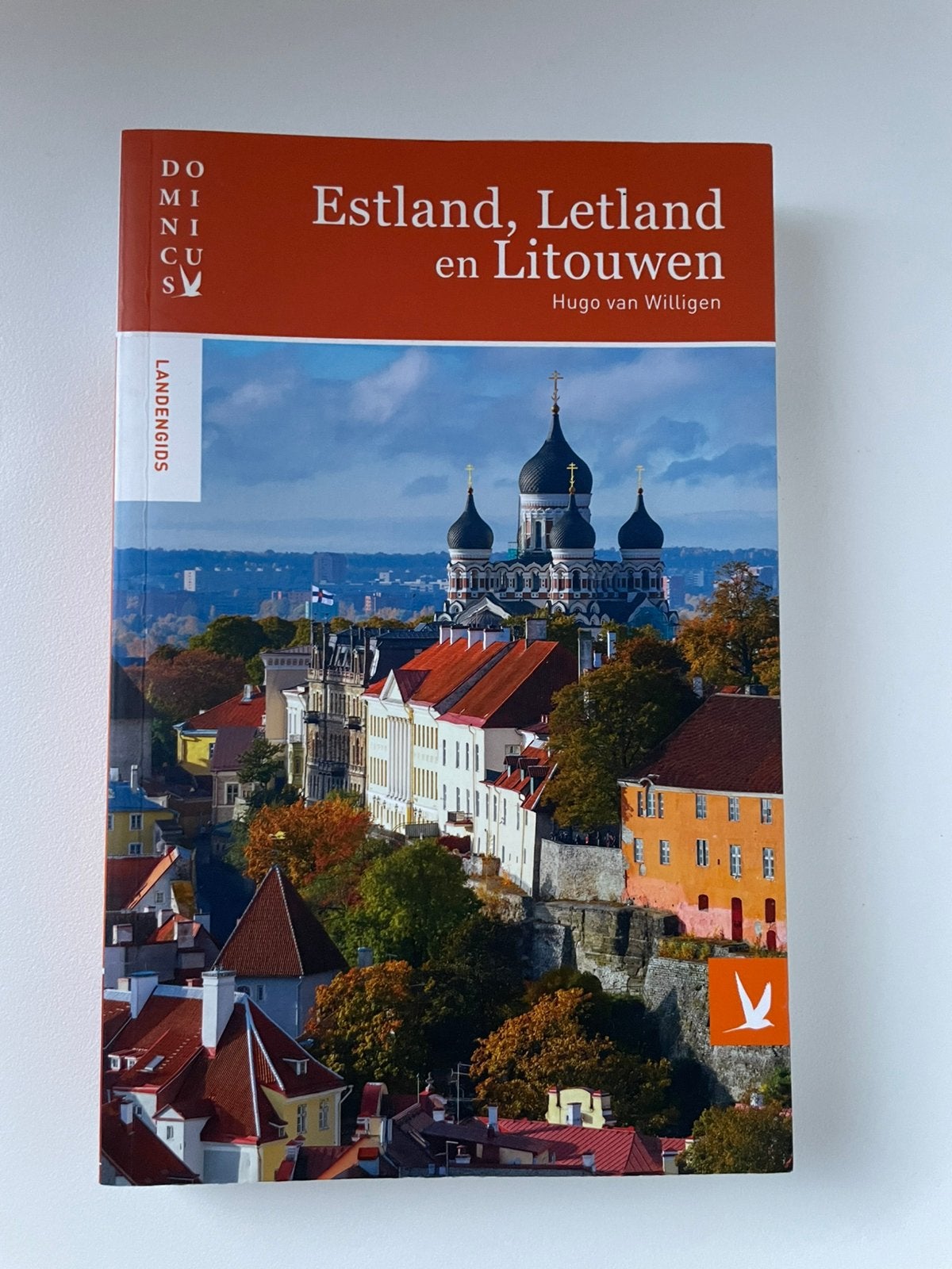 Reisgids Dominicus Estland Letland Litouwen, 2018, 344 pag, Boeken, Ophalen of Verzenden, Gelezen, Europa, Reisgids of -boek
