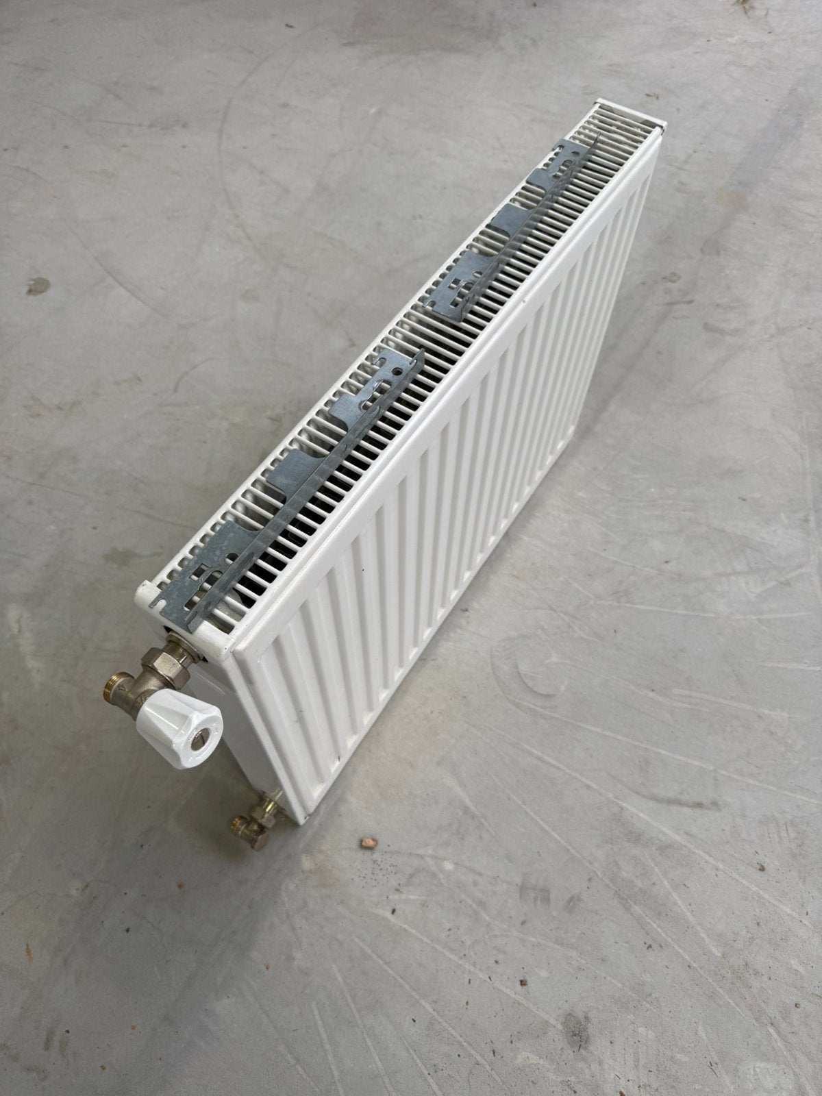 Radiator t21 70cm breed 50cm hoog met beugels en kranen, Doe-het-zelf en Verbouw, Verwarming en Radiatoren, Ophalen, Radiator