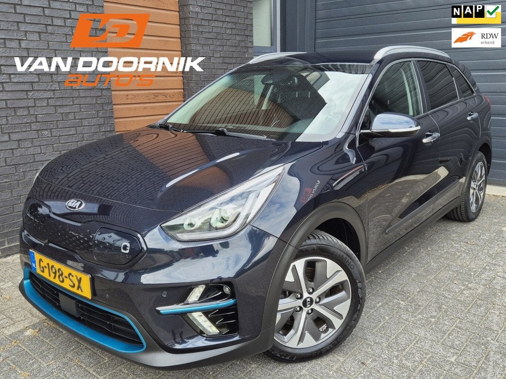 Kia E-Niro ExecutiveLine 64 kWh Carplay/Leder/JBL-Audio/Xeno, Gebruikt, Zwart, 1712 kg, 174 min
