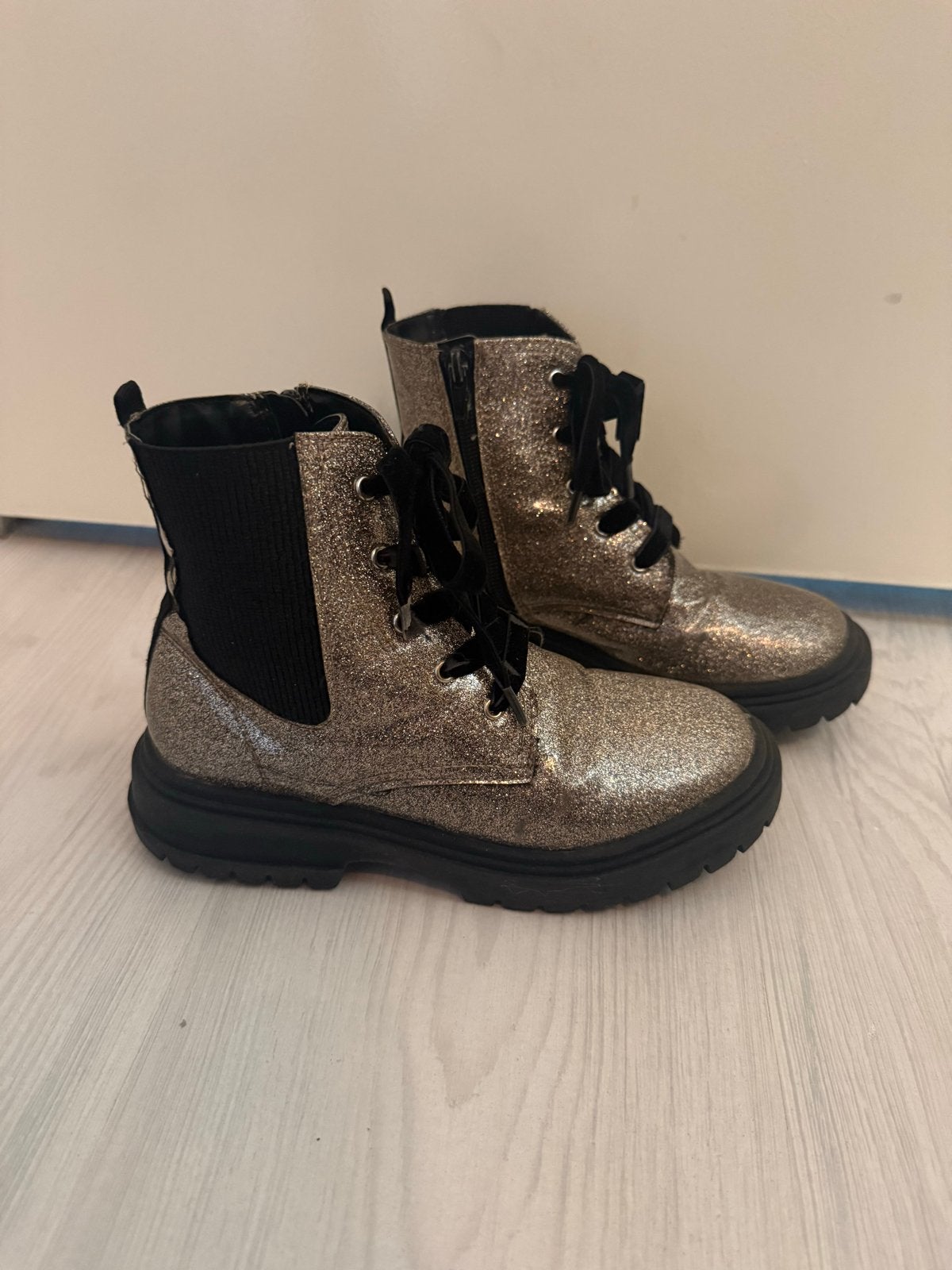 Gouden glitterlaarzen maat 35, Meisje, Ophalen of Verzenden, Laarzen, Zo goed als nieuw