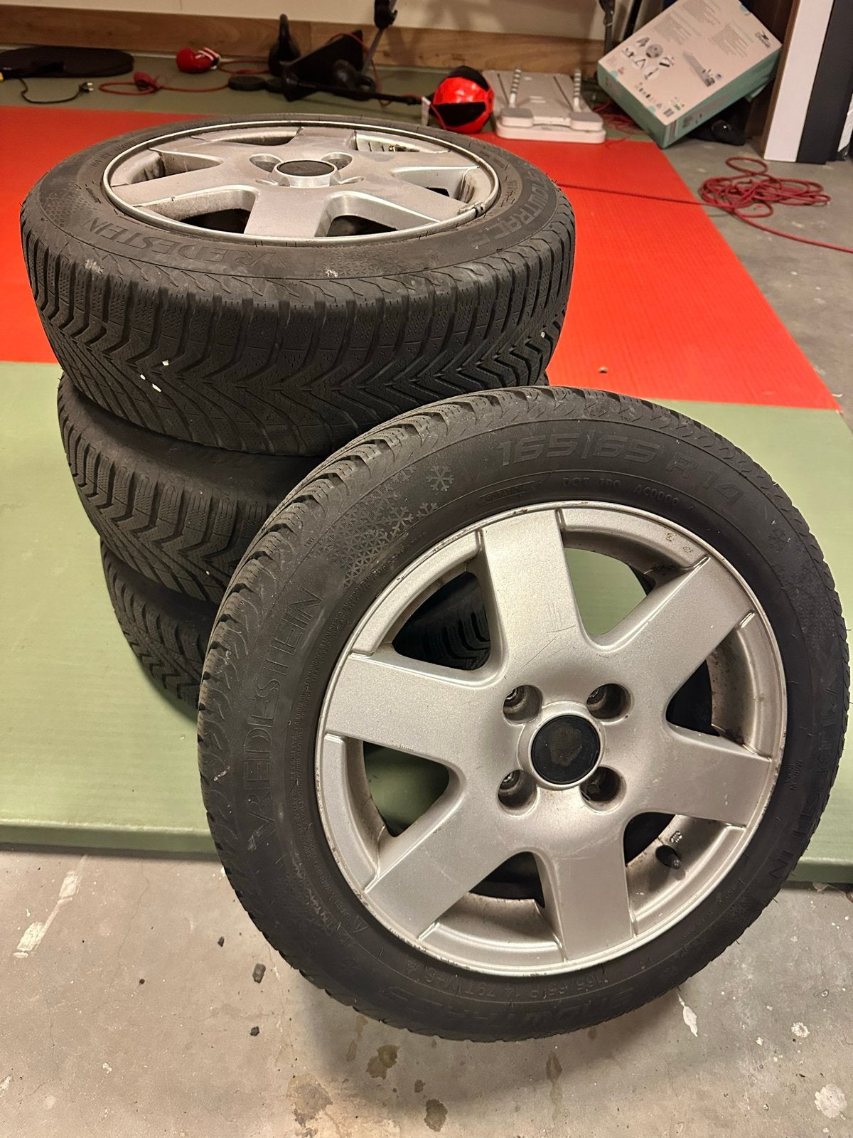 Winterbanden (Vredestein) met lichtmetalen velgen 165/65 R14, 14 inch, Gebruikt, Banden en Velgen, Winterbanden