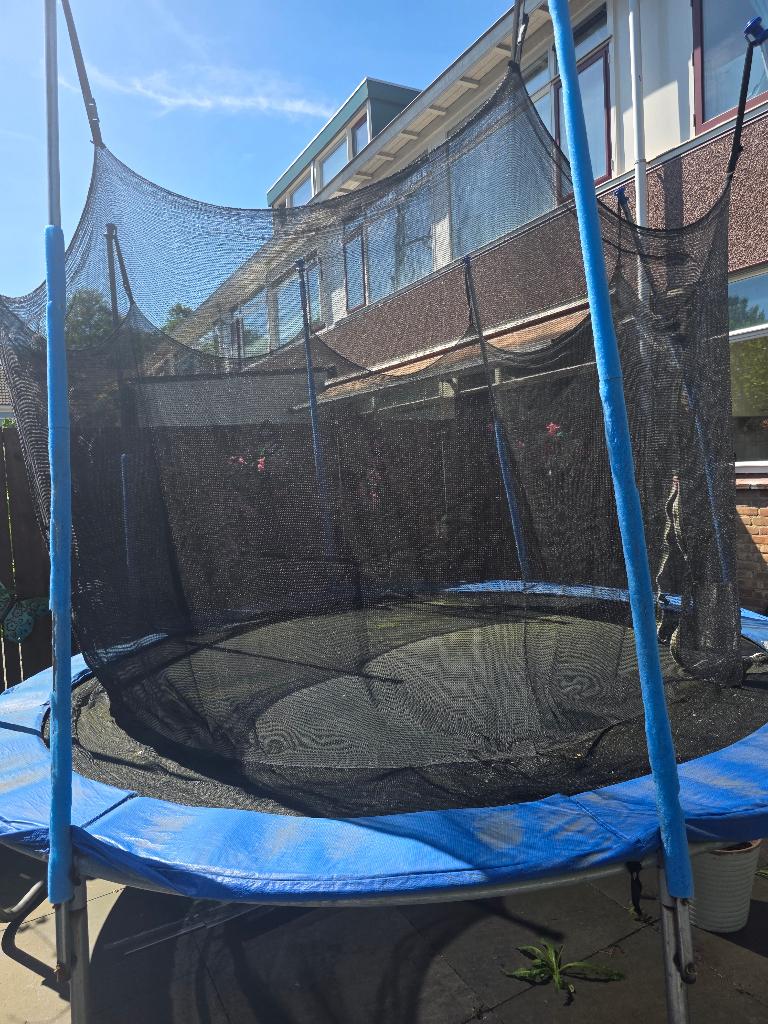 Trampoline, Ophalen, Zo goed als nieuw
